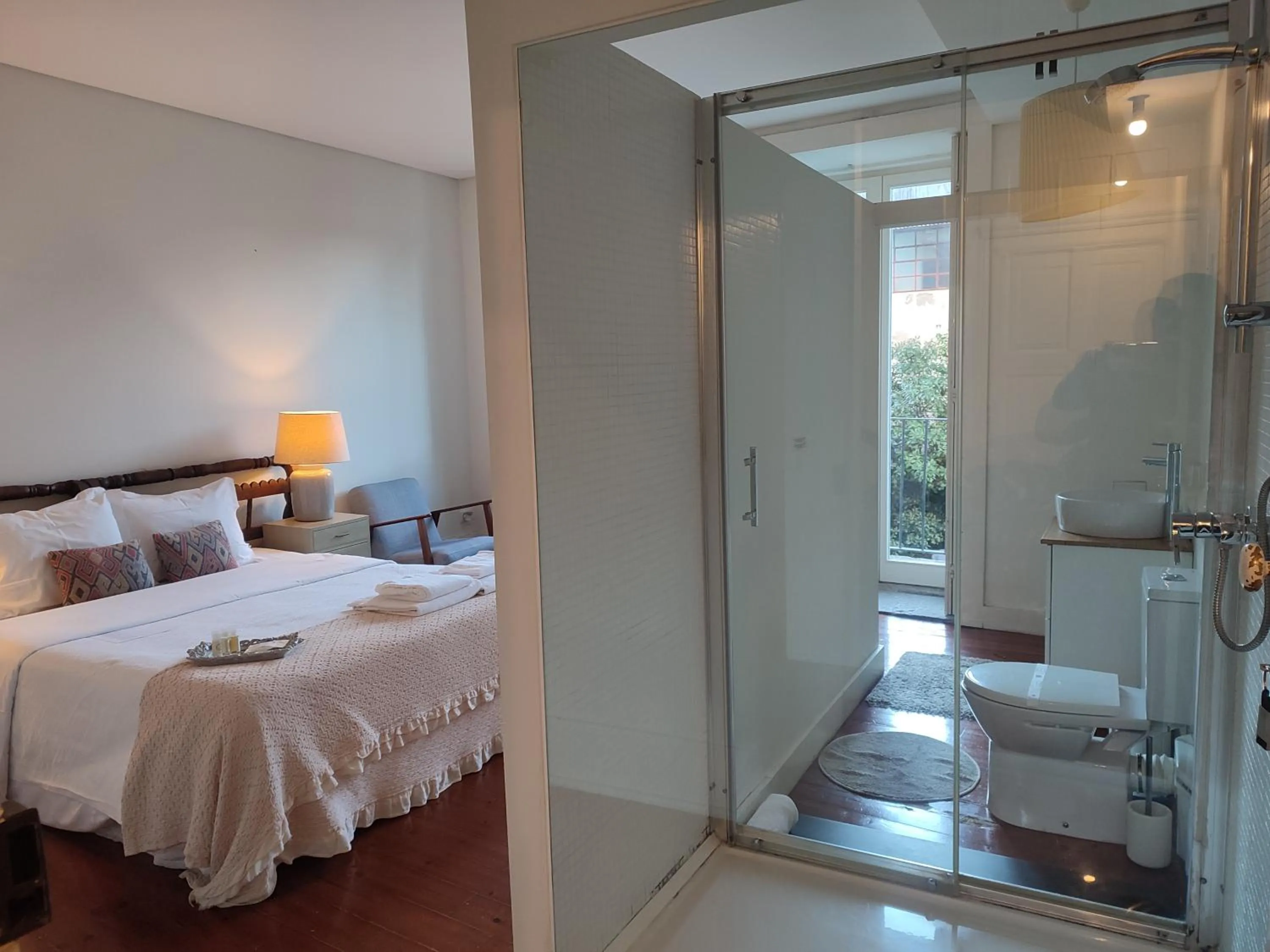 Bedroom, Bed in Down2Town B&B