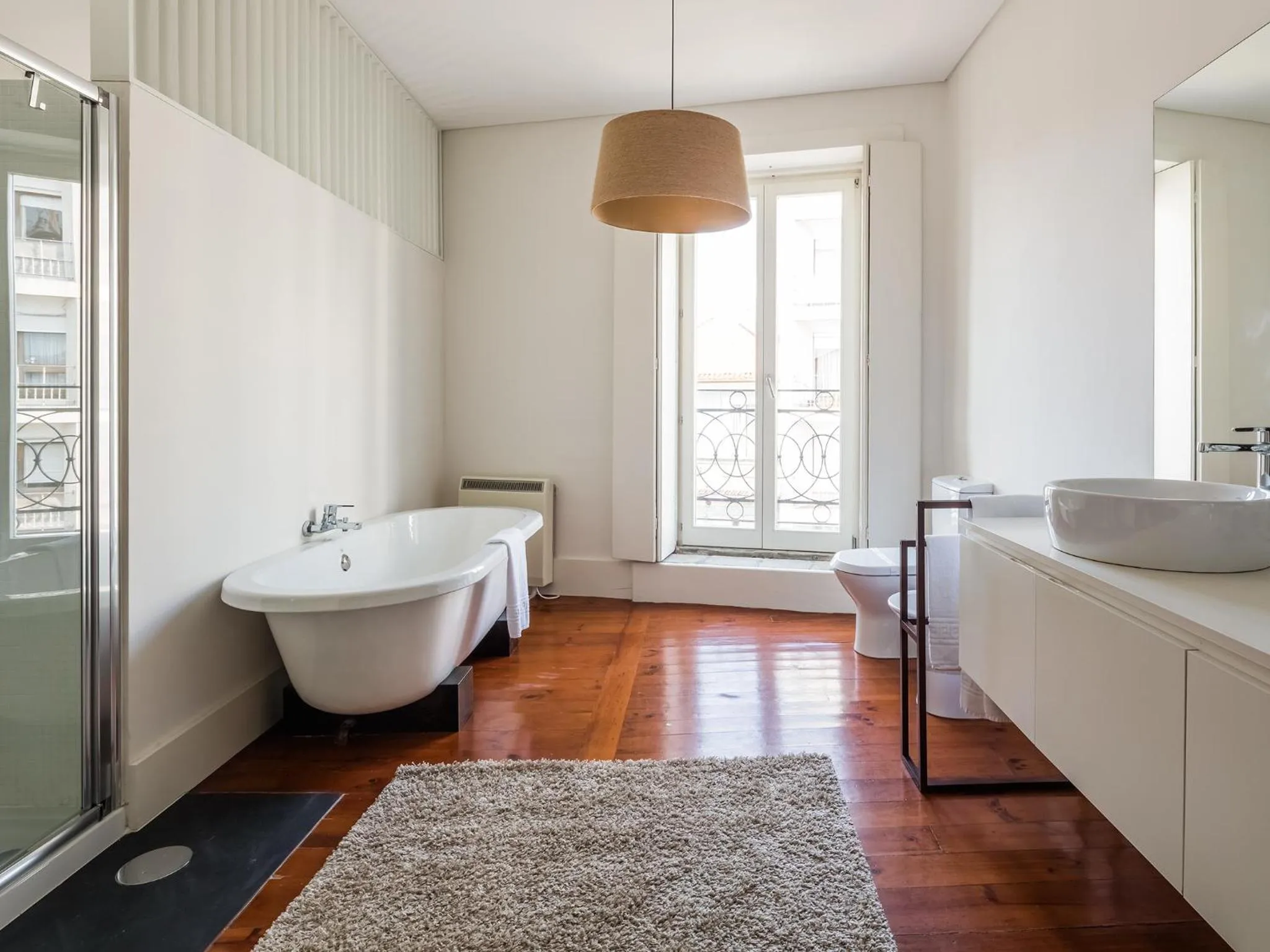 Bathroom, Bed in Down2Town B&B