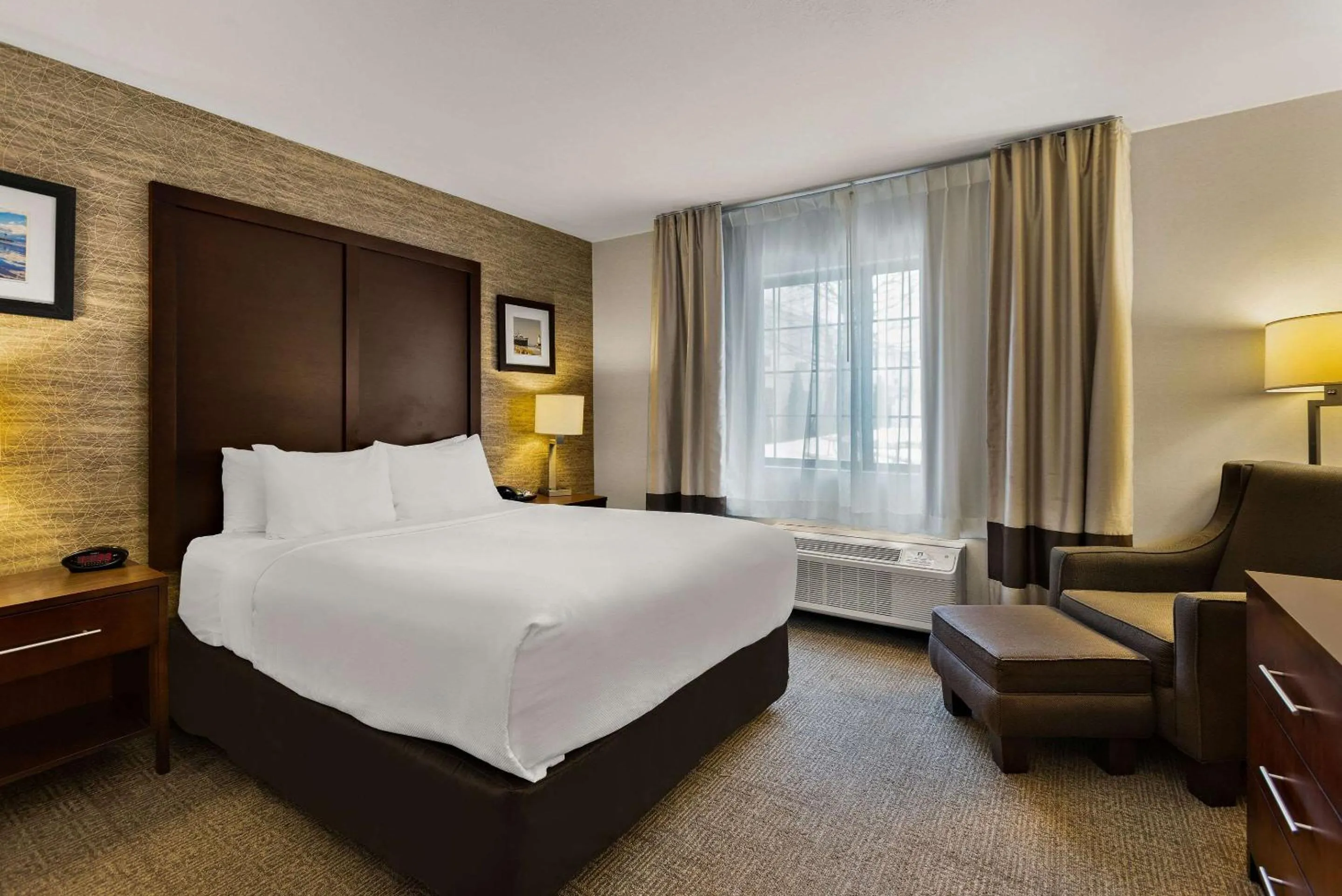 Bedroom, Bed in Comfort Inn & Suites Ludington near US-10