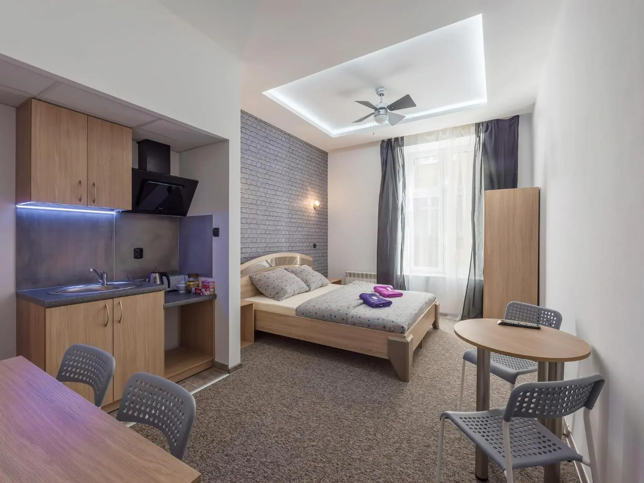 Deluxe Double Room with Shower in 70s Guest room Deluxe Double Room with Shower in 70s Guest room