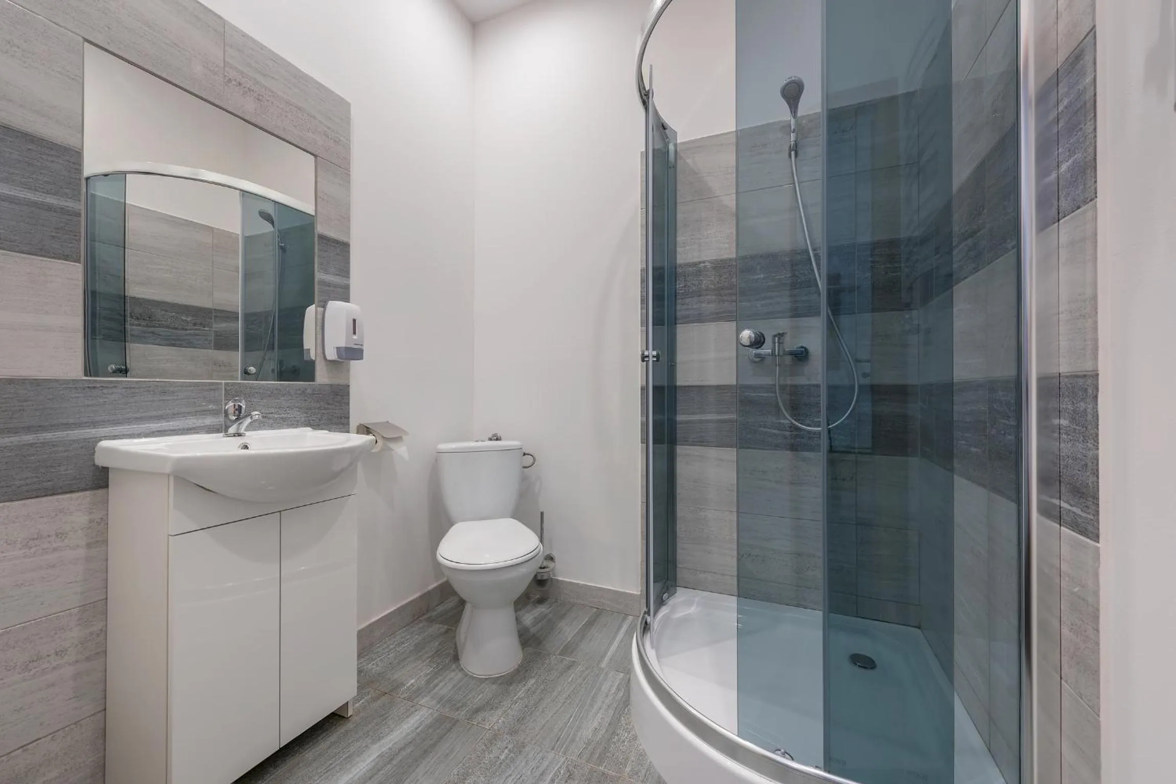 Shower in 70s Guest room
