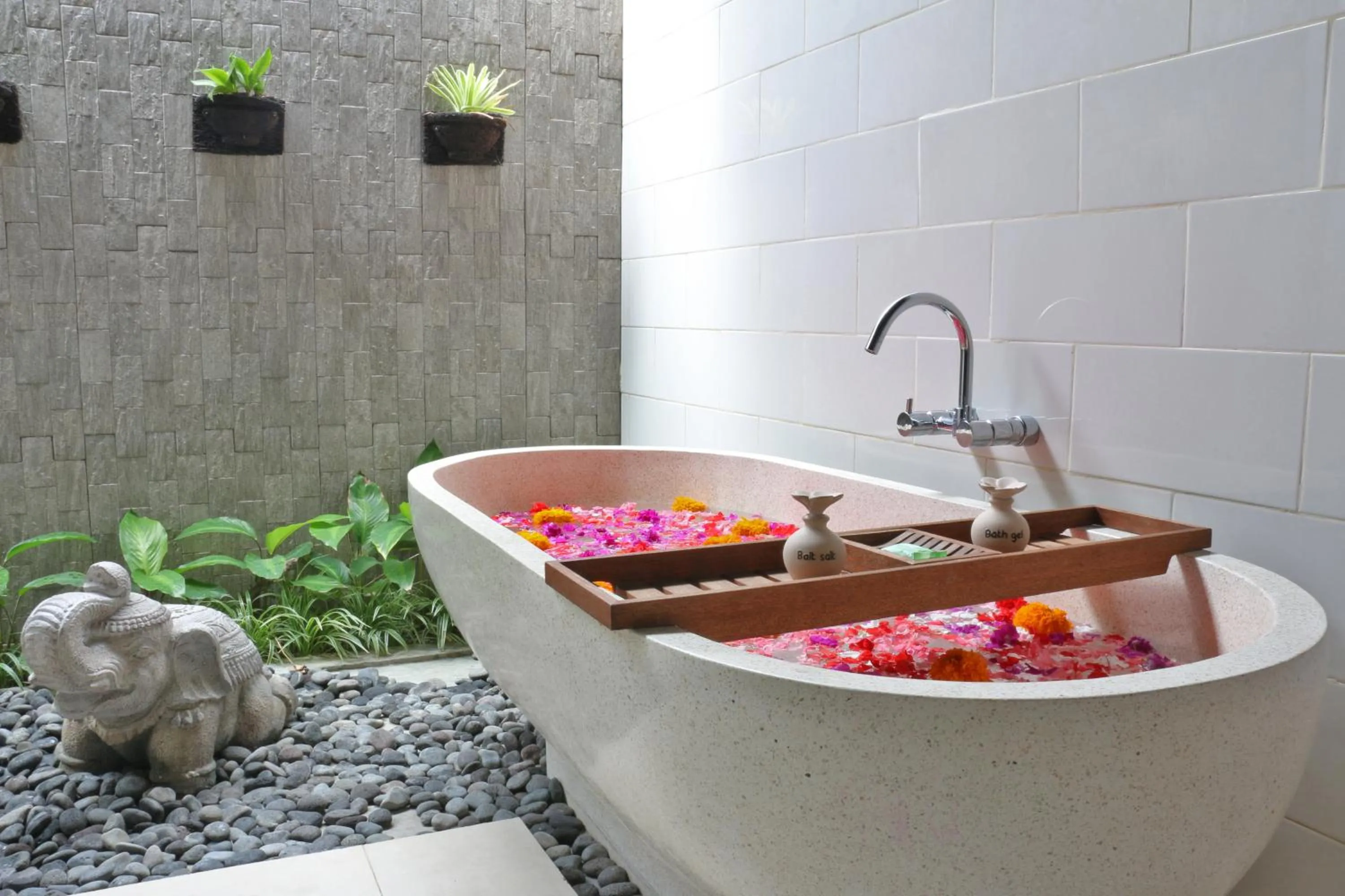Bathroom in Solo Villas & Retreat