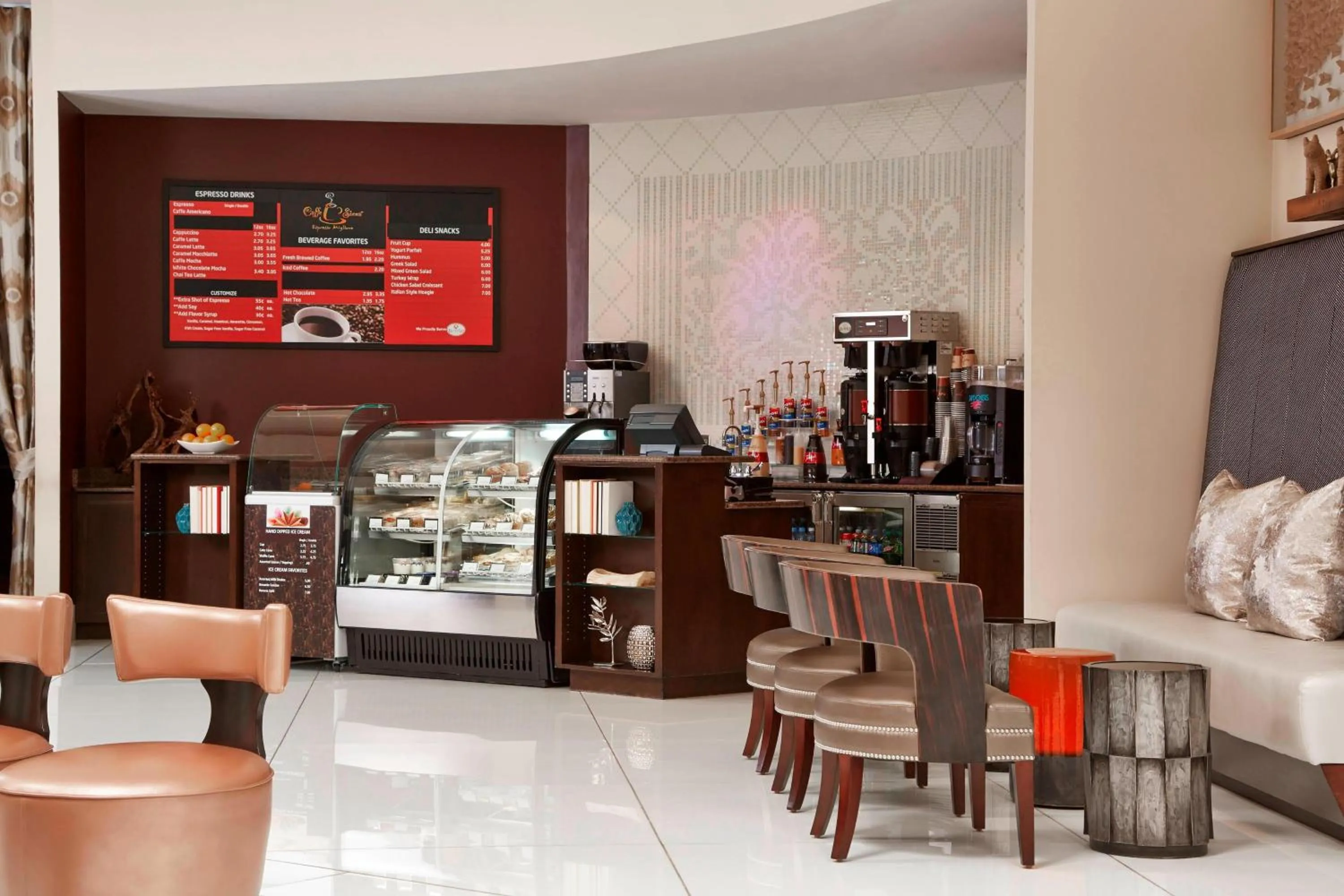 Lounge or bar in Renaissance Orlando Airport Hotel