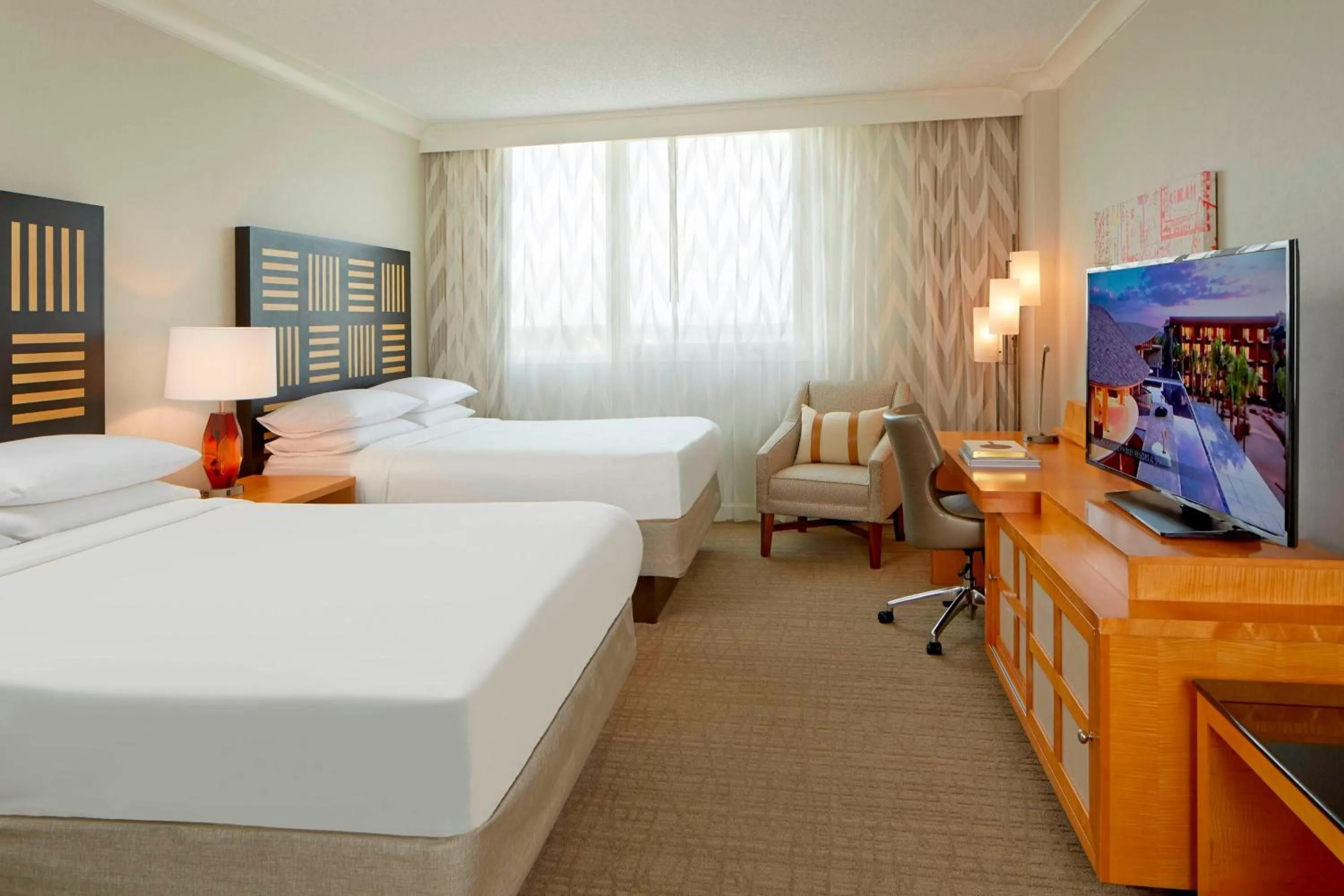 Photo of the whole room, Bed in Renaissance Orlando Airport Hotel