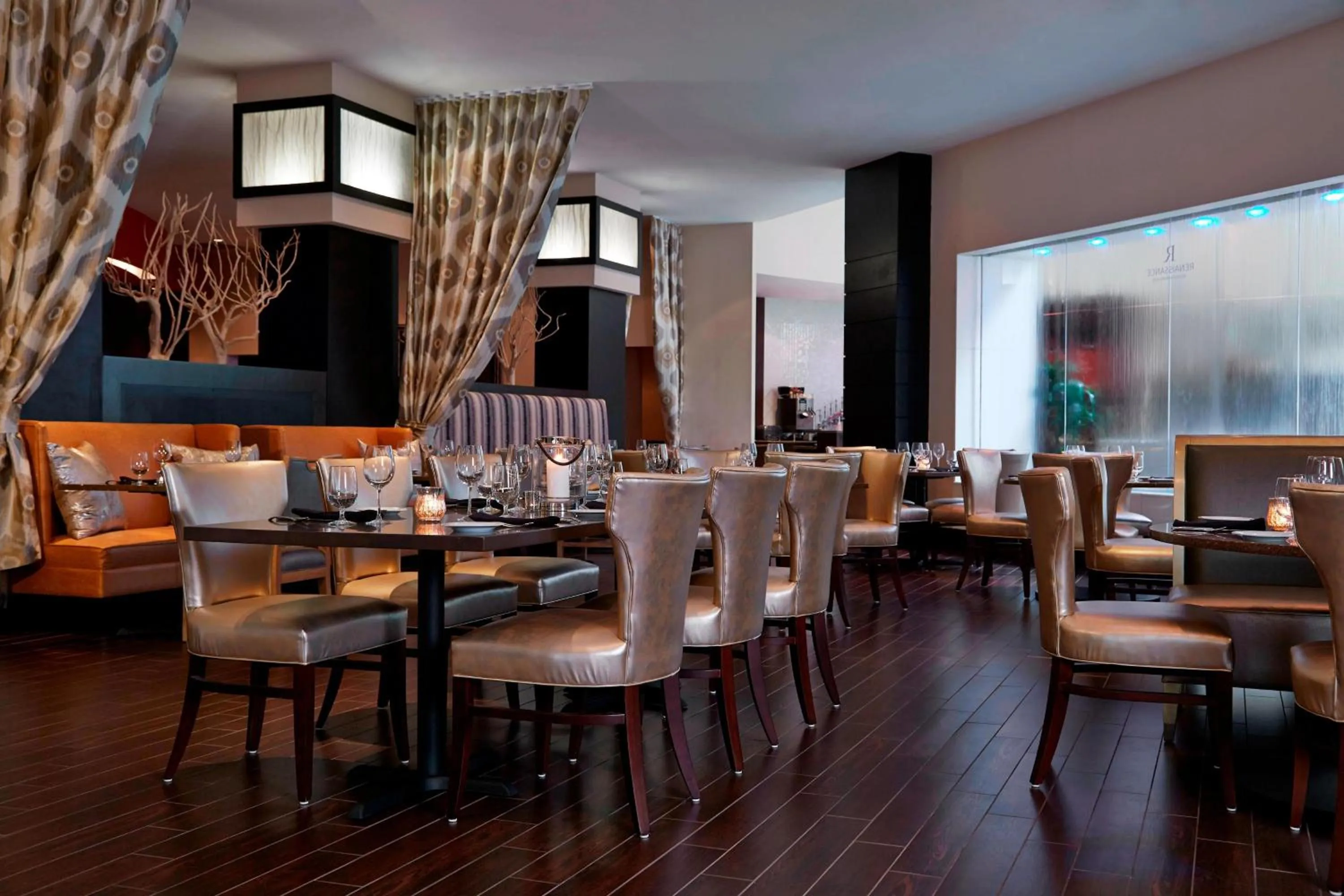 Restaurant/places to eat in Renaissance Orlando Airport Hotel