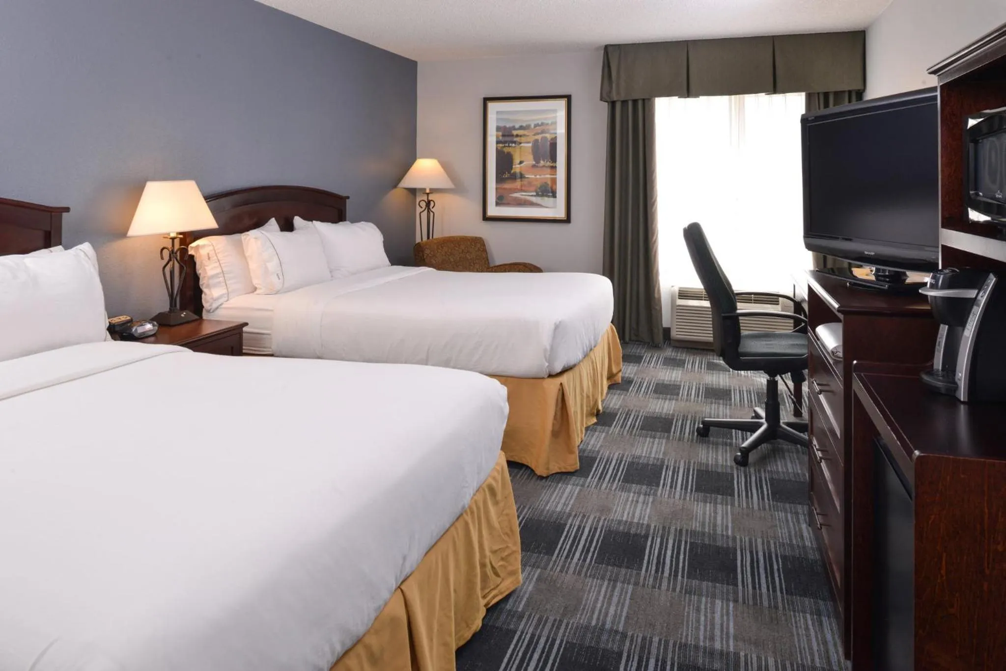 Photo of the whole room, Bed in Holiday Inn Express La Junta by IHG
