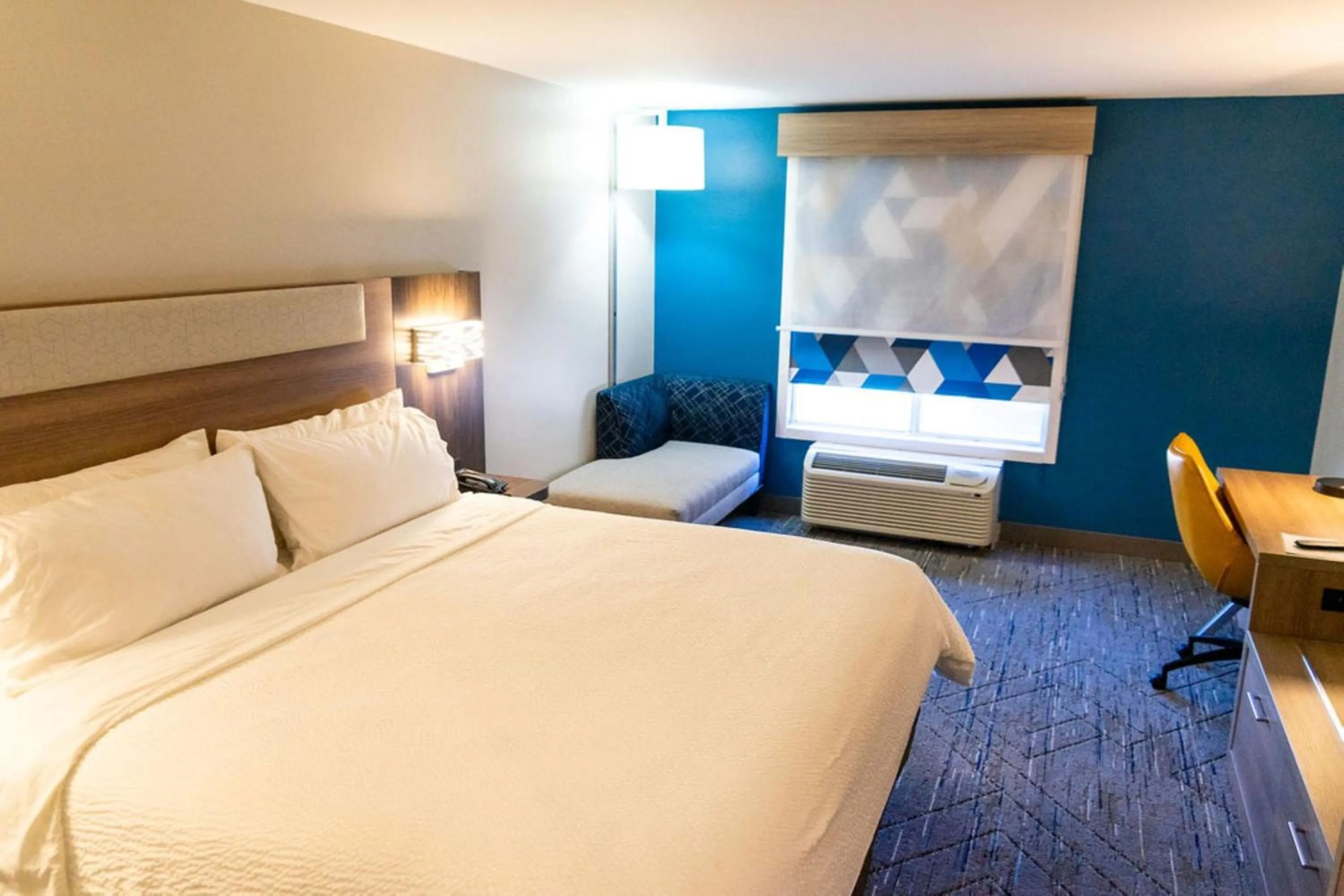 Photo of the whole room, Bed in Holiday Inn Express La Junta by IHG