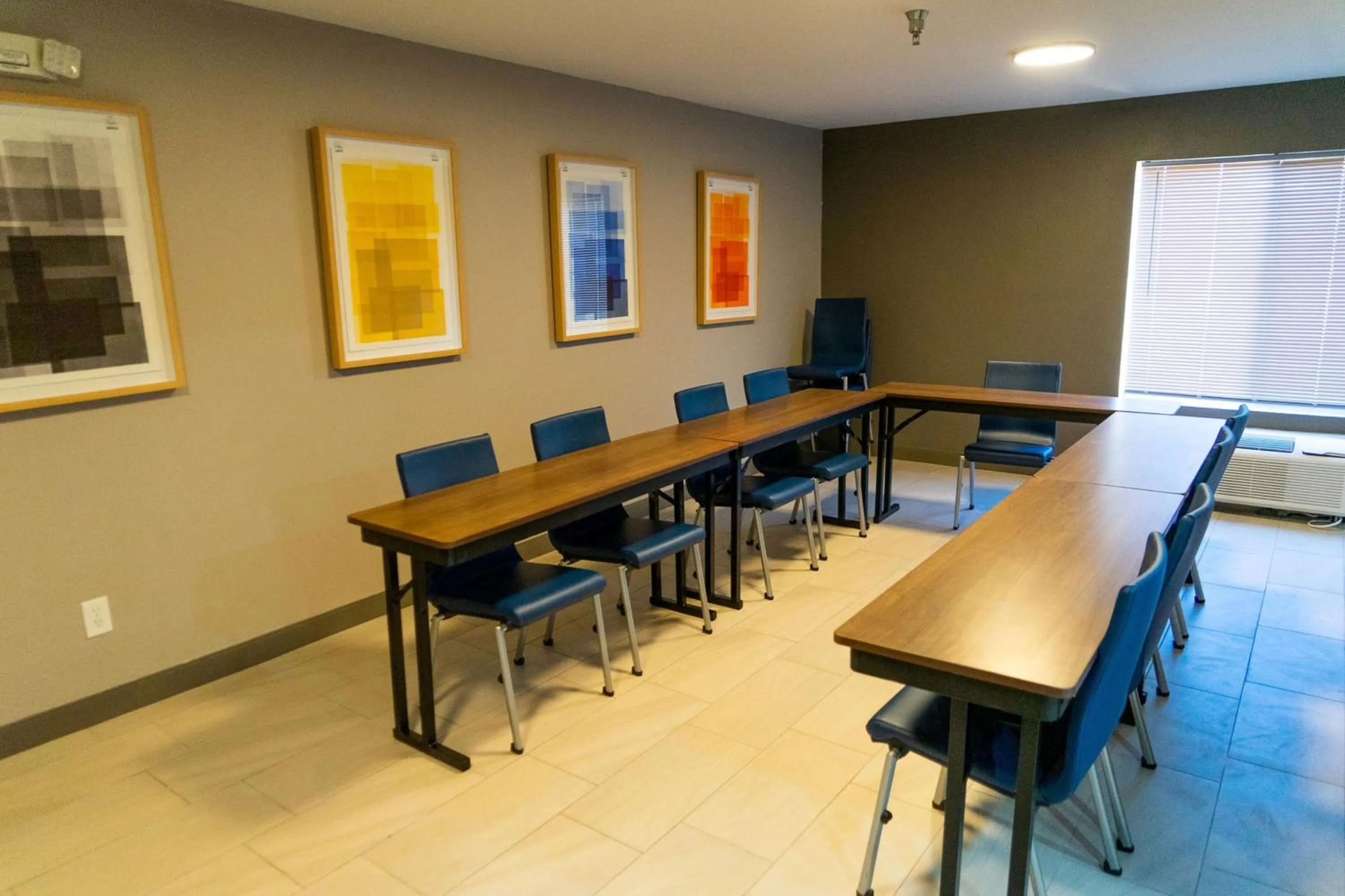 Meeting/conference room in Holiday Inn Express La Junta by IHG