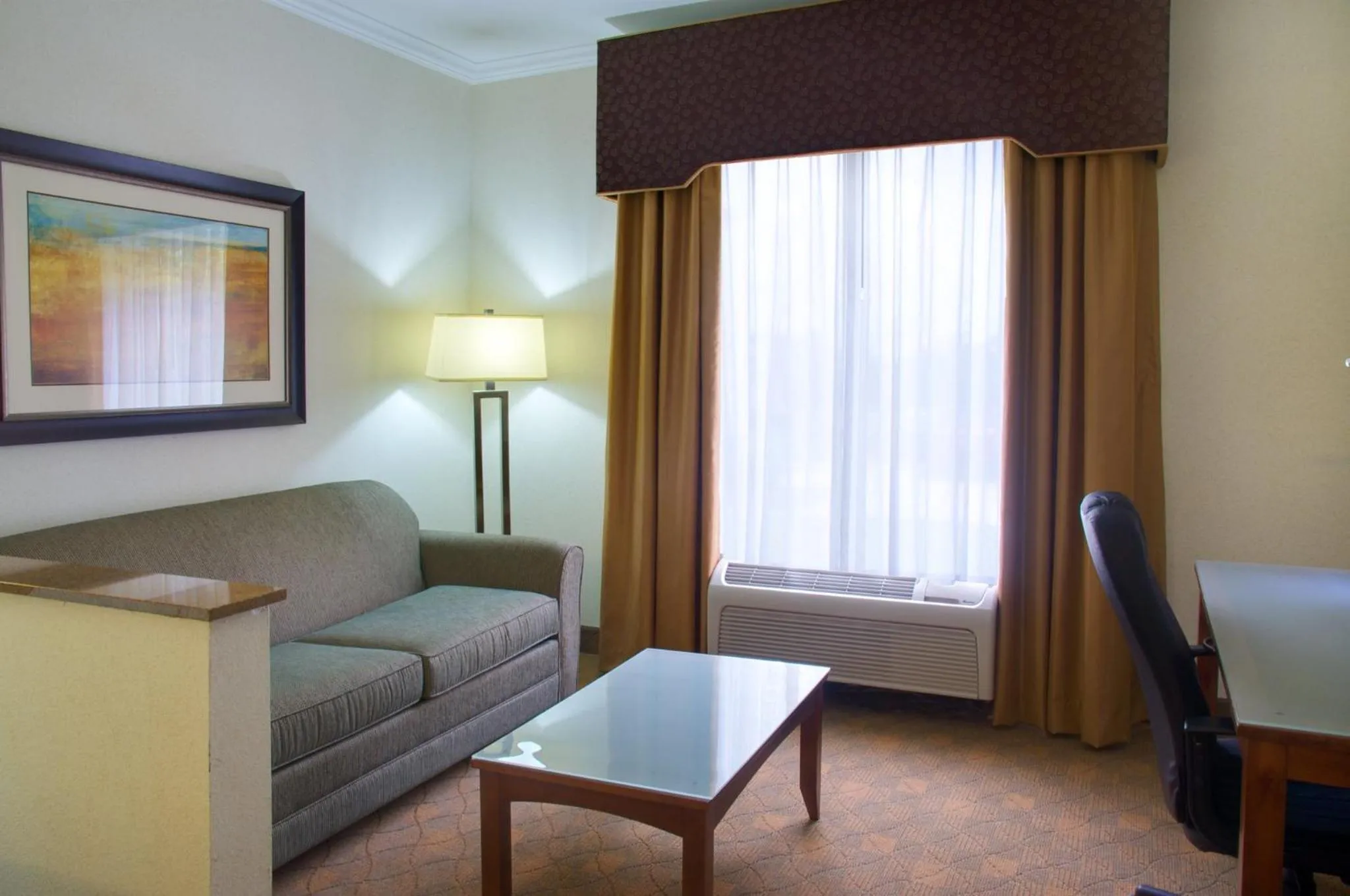 Photo of the whole room, Bed in Holiday Inn Express Hotel & Suites Lufkin South by IHG