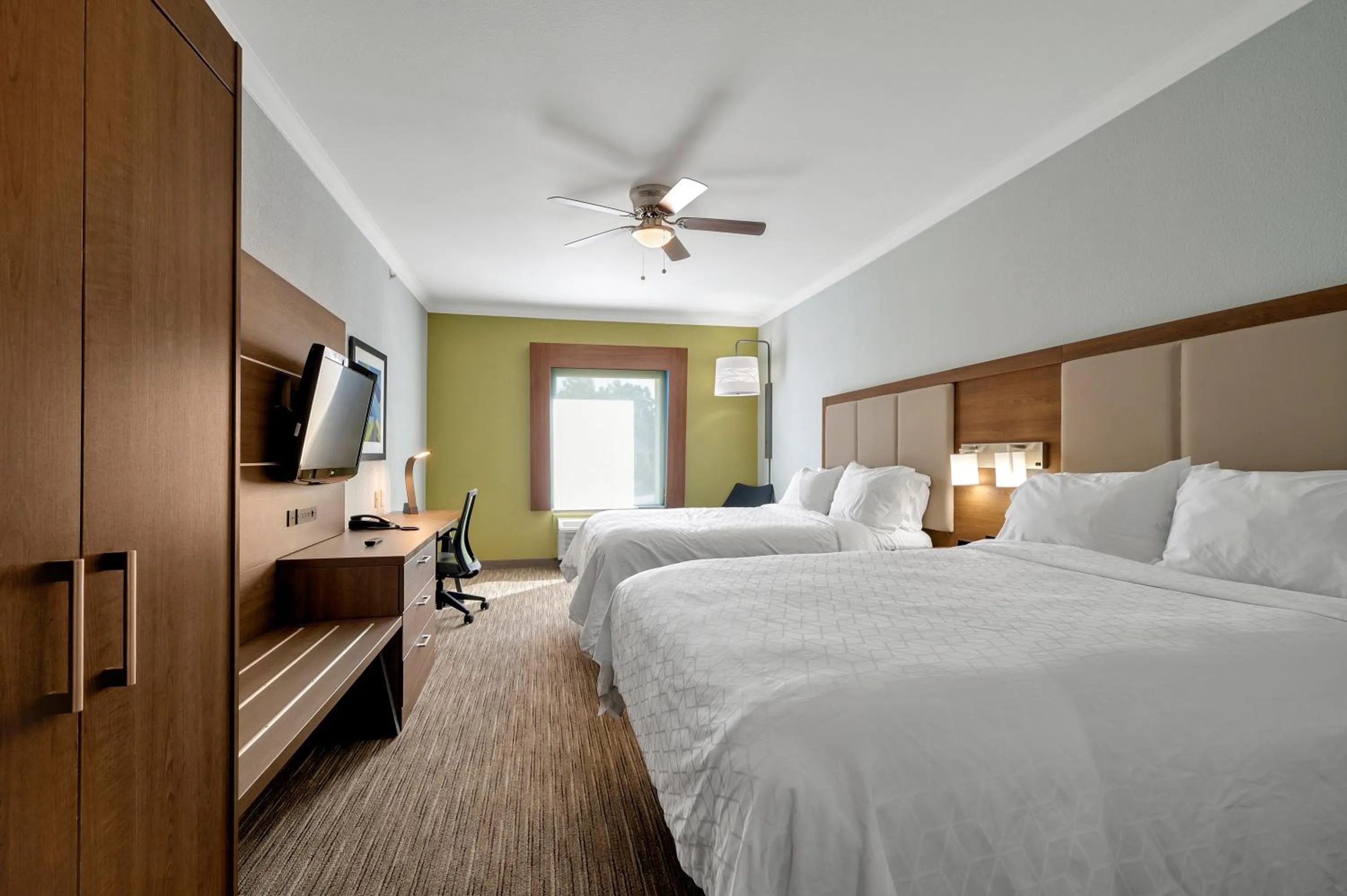 Photo of the whole room, Bed in Holiday Inn Express Hotel & Suites Lufkin South by IHG