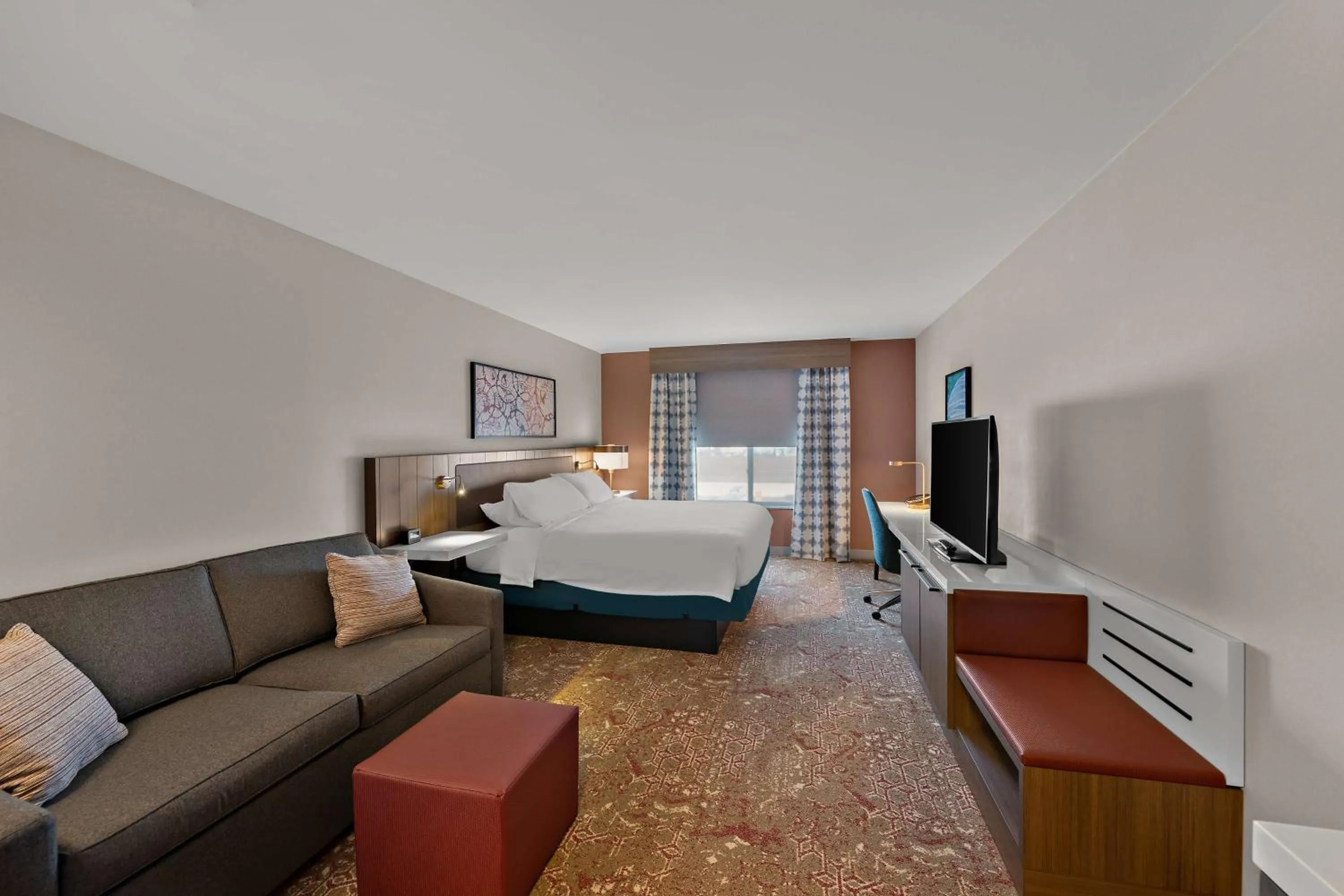 Living room, Bed in Hilton Garden Inn Omaha East/Council Bluffs