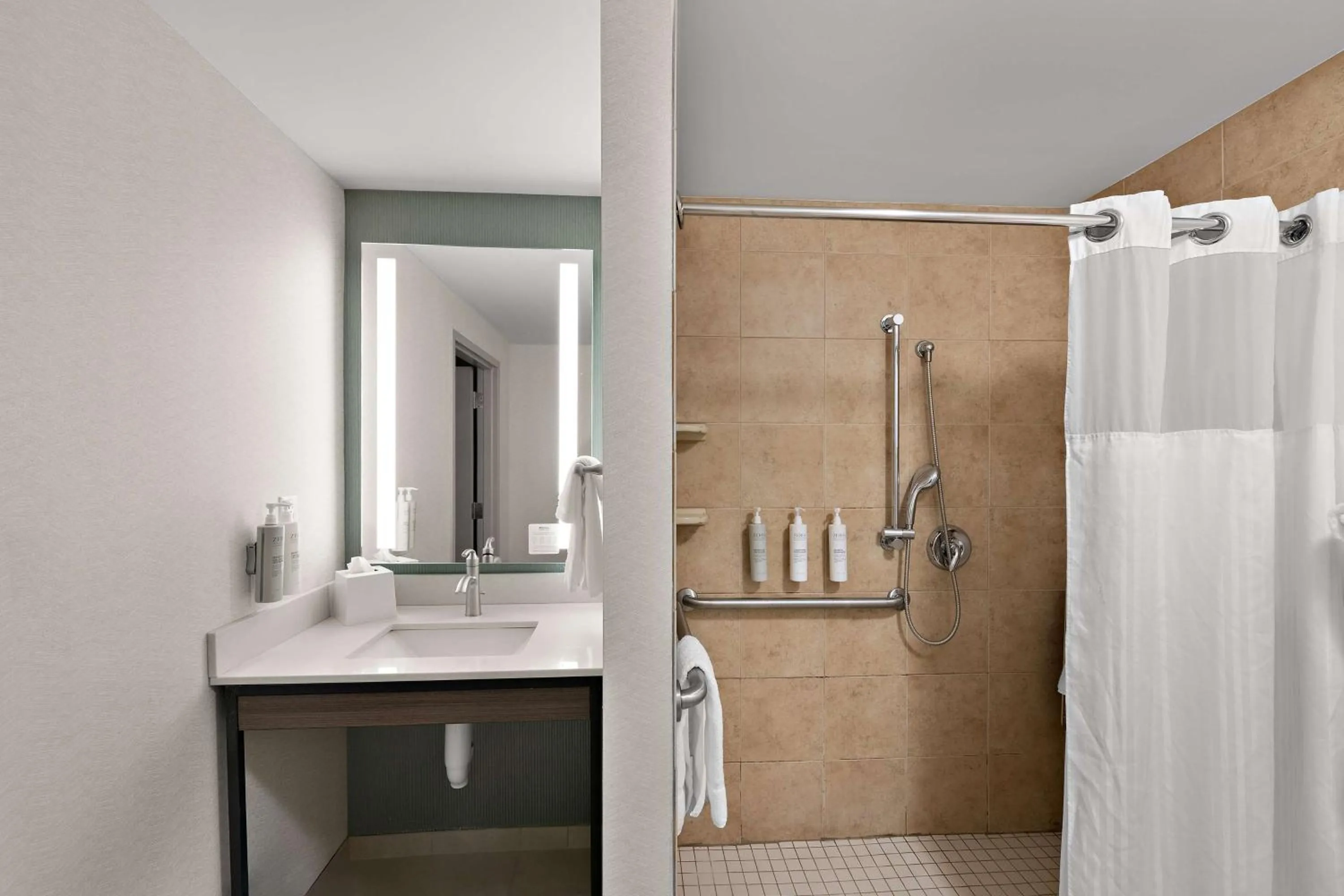 Bathroom in Hilton Garden Inn Omaha East/Council Bluffs