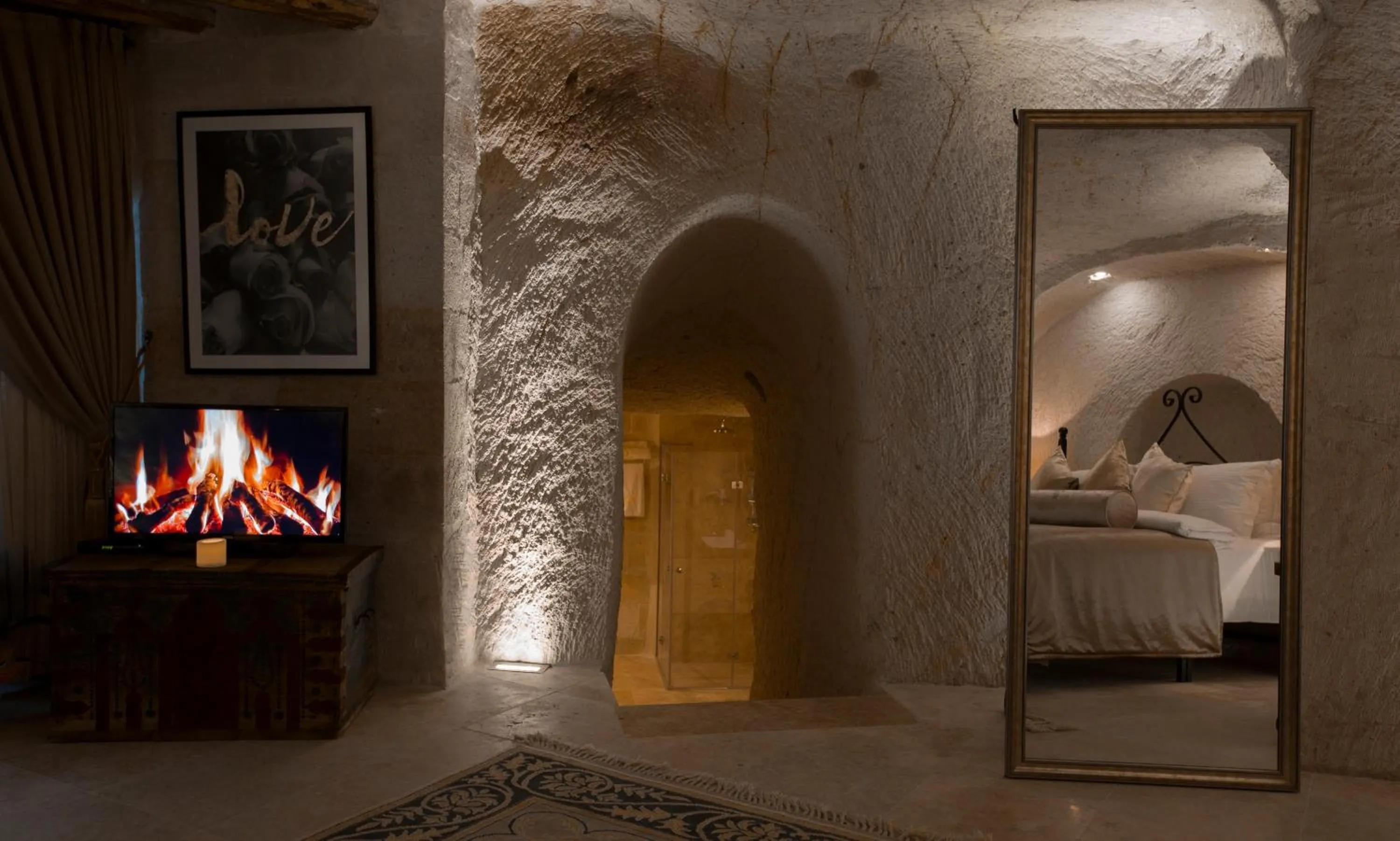 TV and multimedia in Asuwari Suites Cappadocia