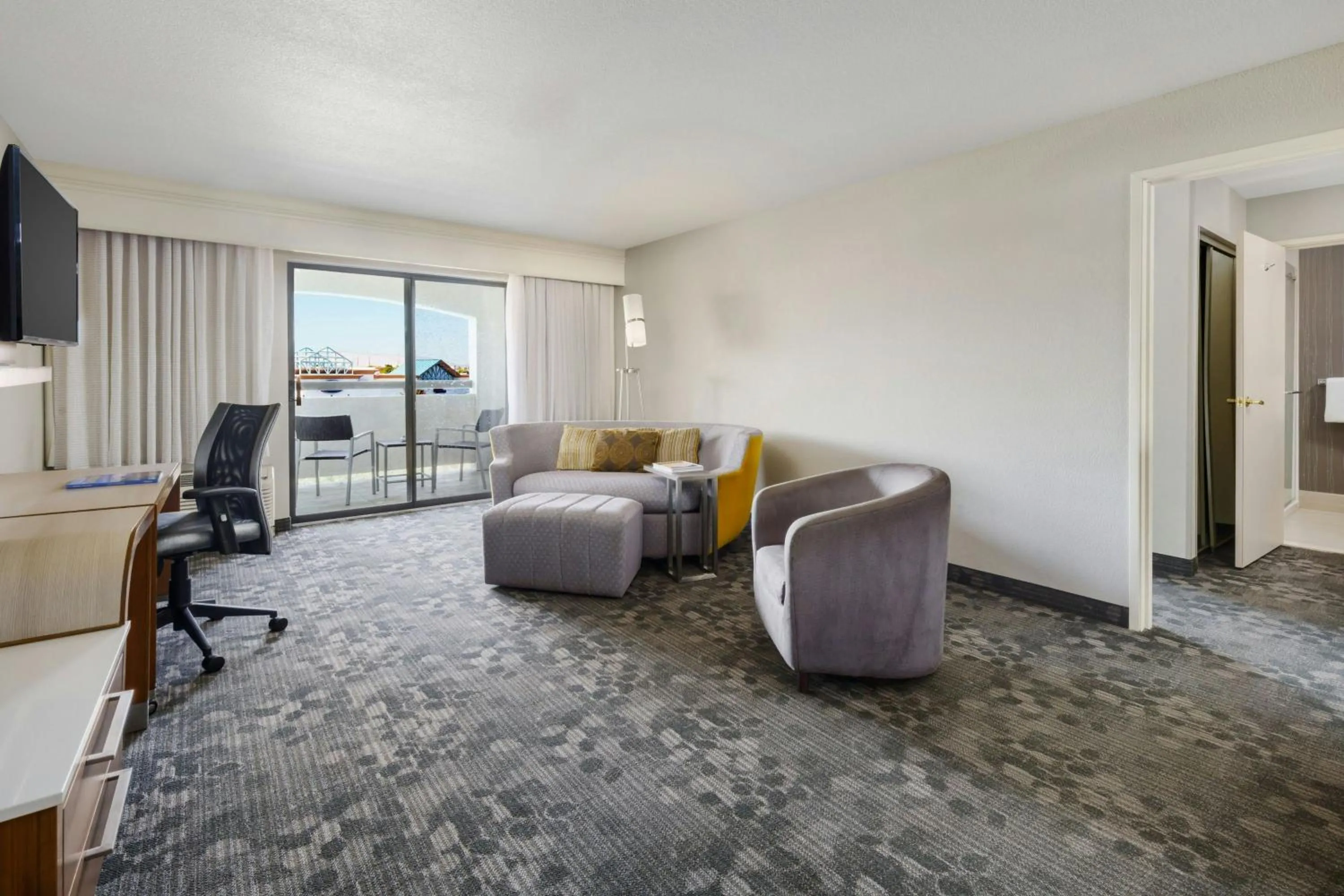 Bedroom in Courtyard by Marriott Palmdale