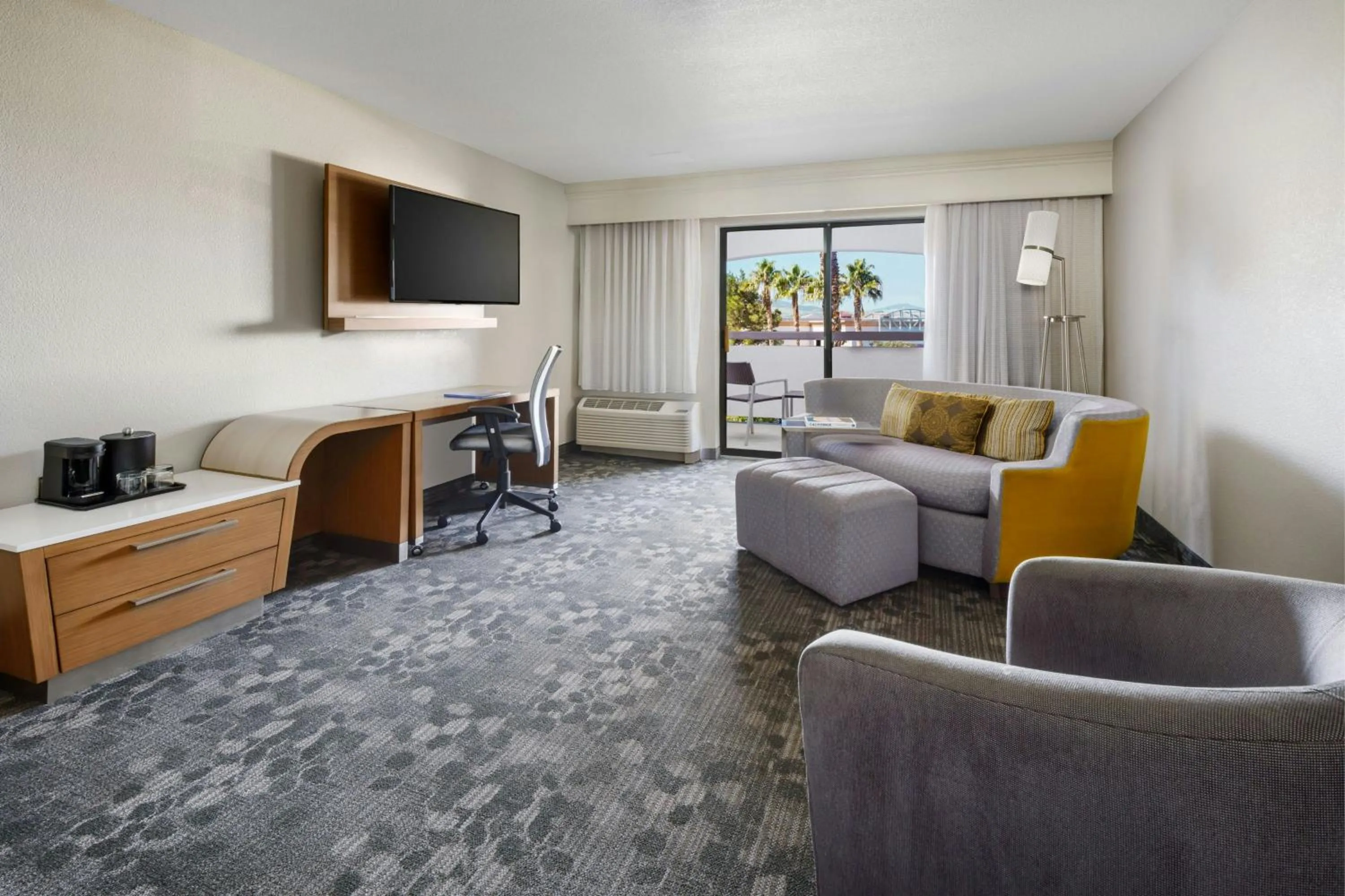 Bedroom in Courtyard by Marriott Palmdale