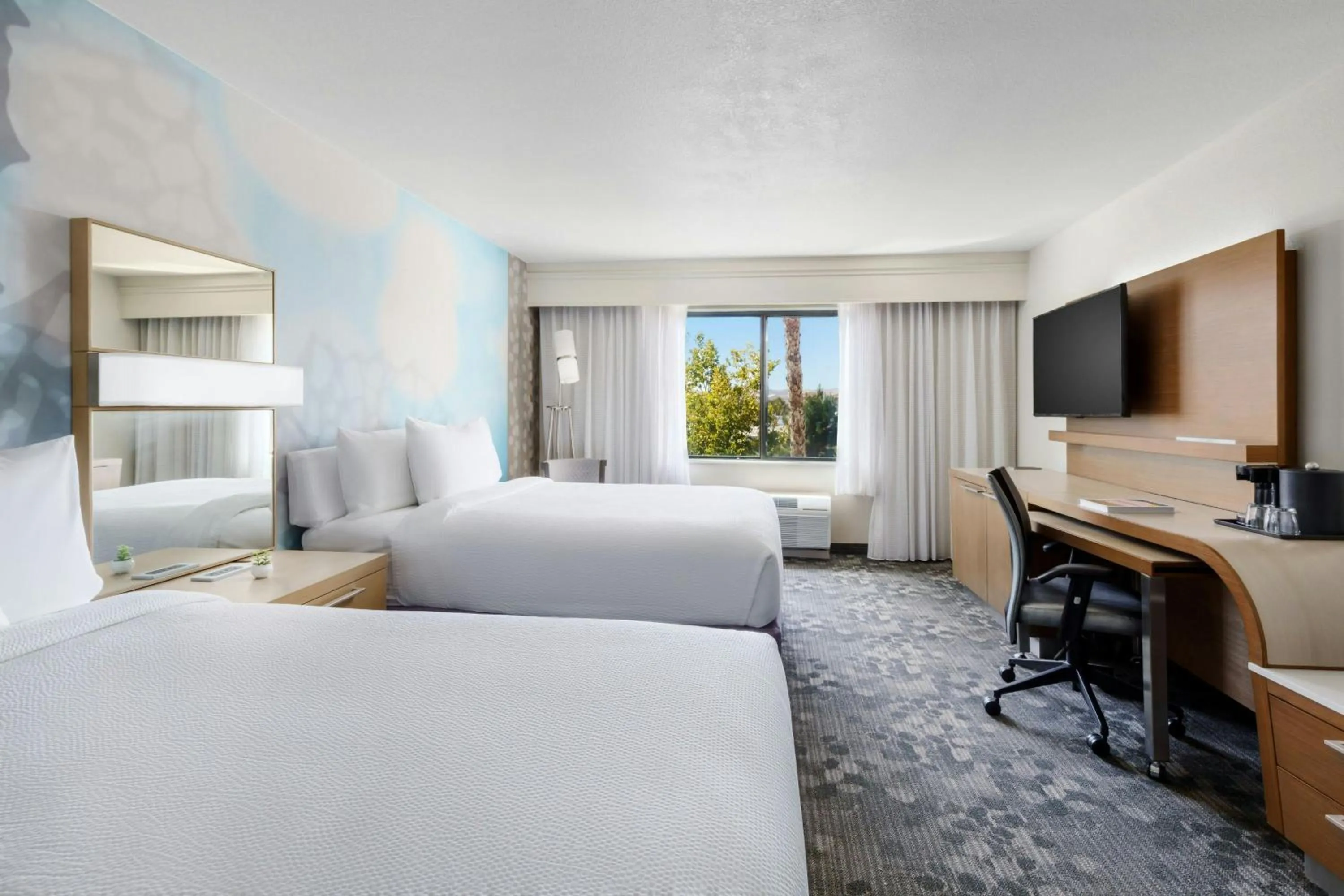 Photo of the whole room, Bed in Courtyard by Marriott Palmdale