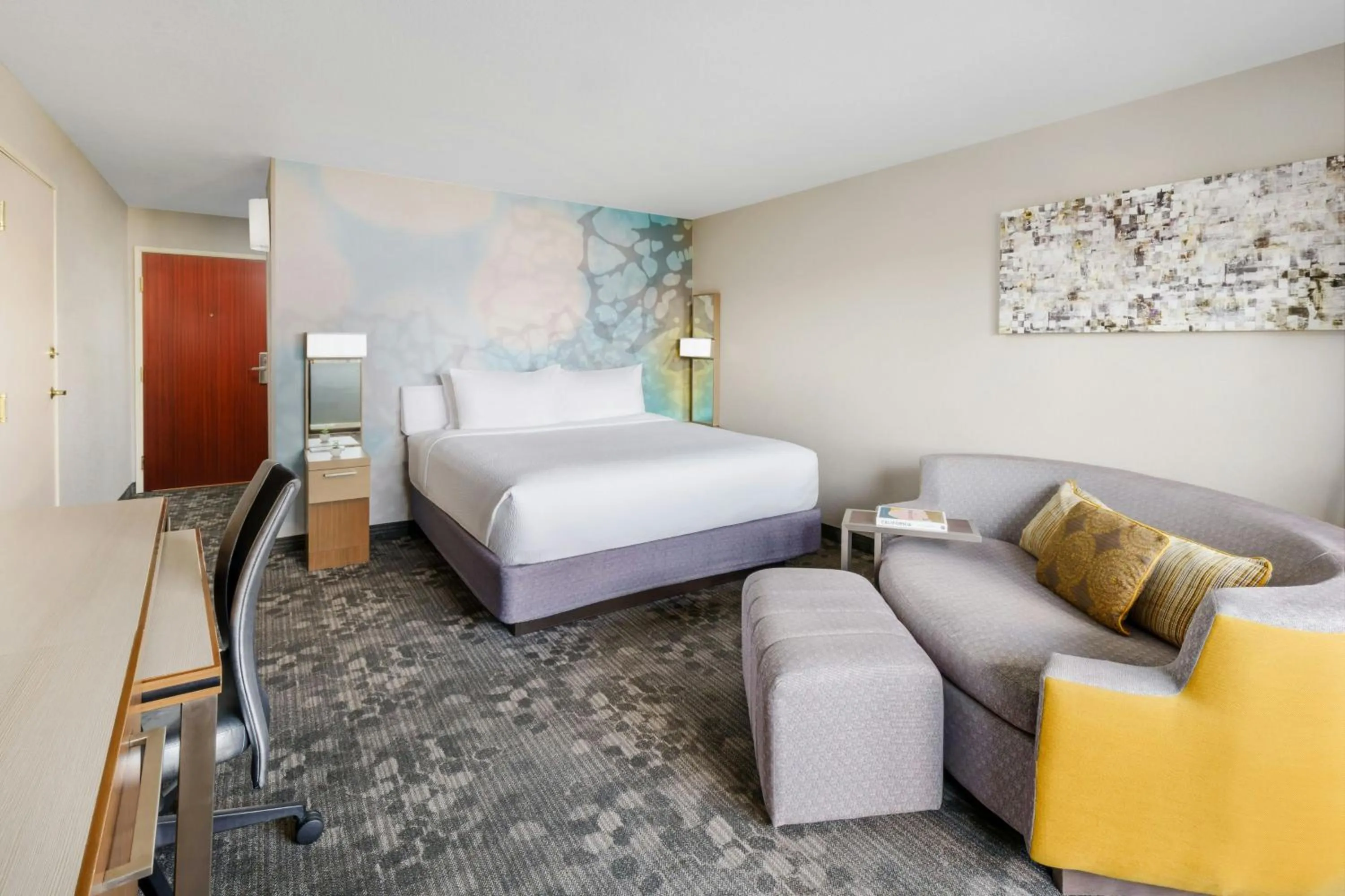Photo of the whole room, Bed in Courtyard by Marriott Palmdale