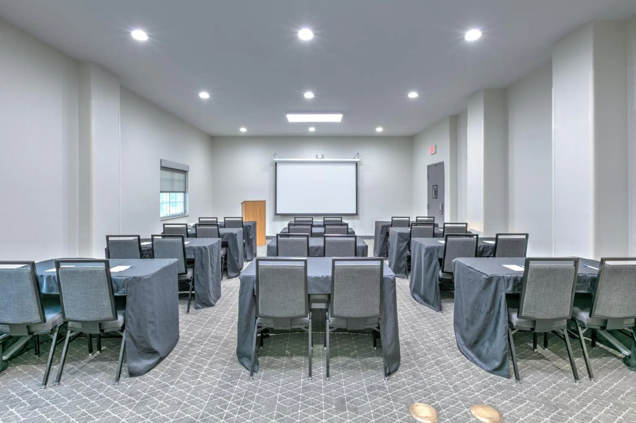 Meeting/conference room in Candlewood Suites Lake Jackson by IHG