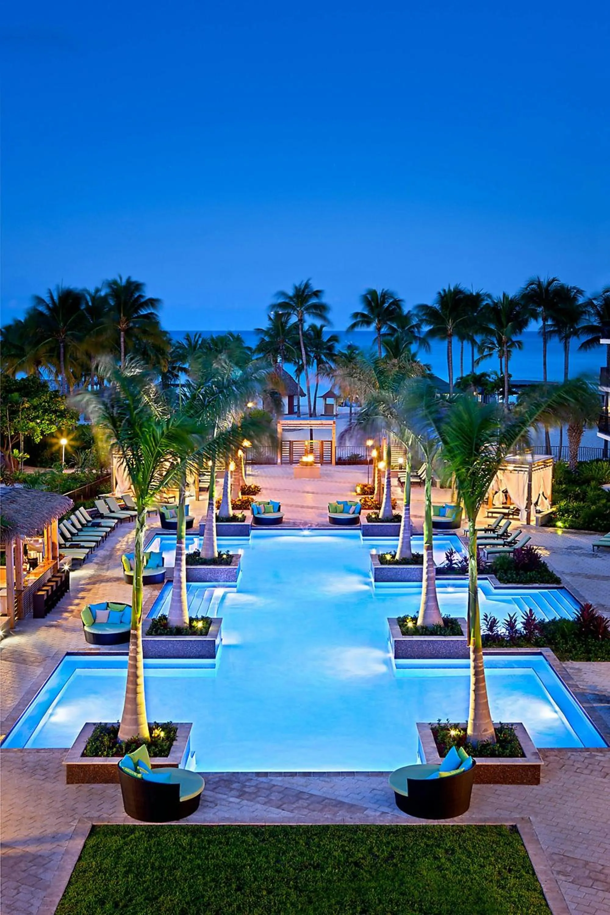 Swimming pool in Aruba Marriott Resort & Stellaris Casino