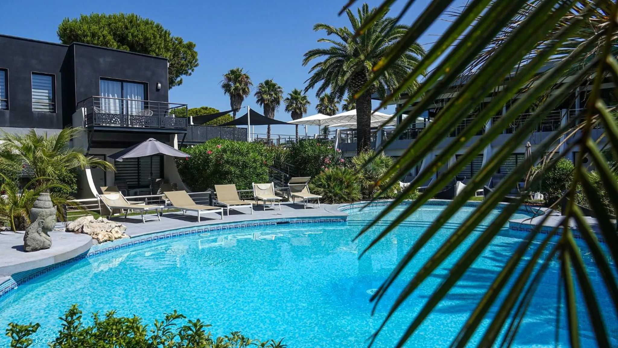 Pool view in Le Spinaker