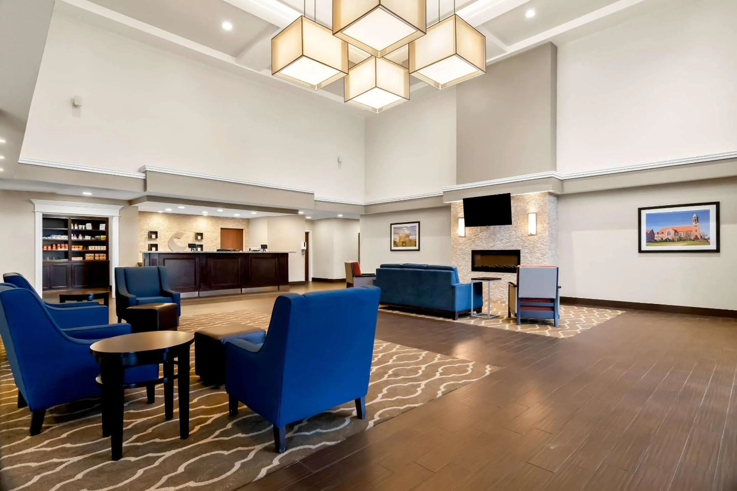 Lobby or reception in Comfort Suites Rensselaer near Fair Oaks
