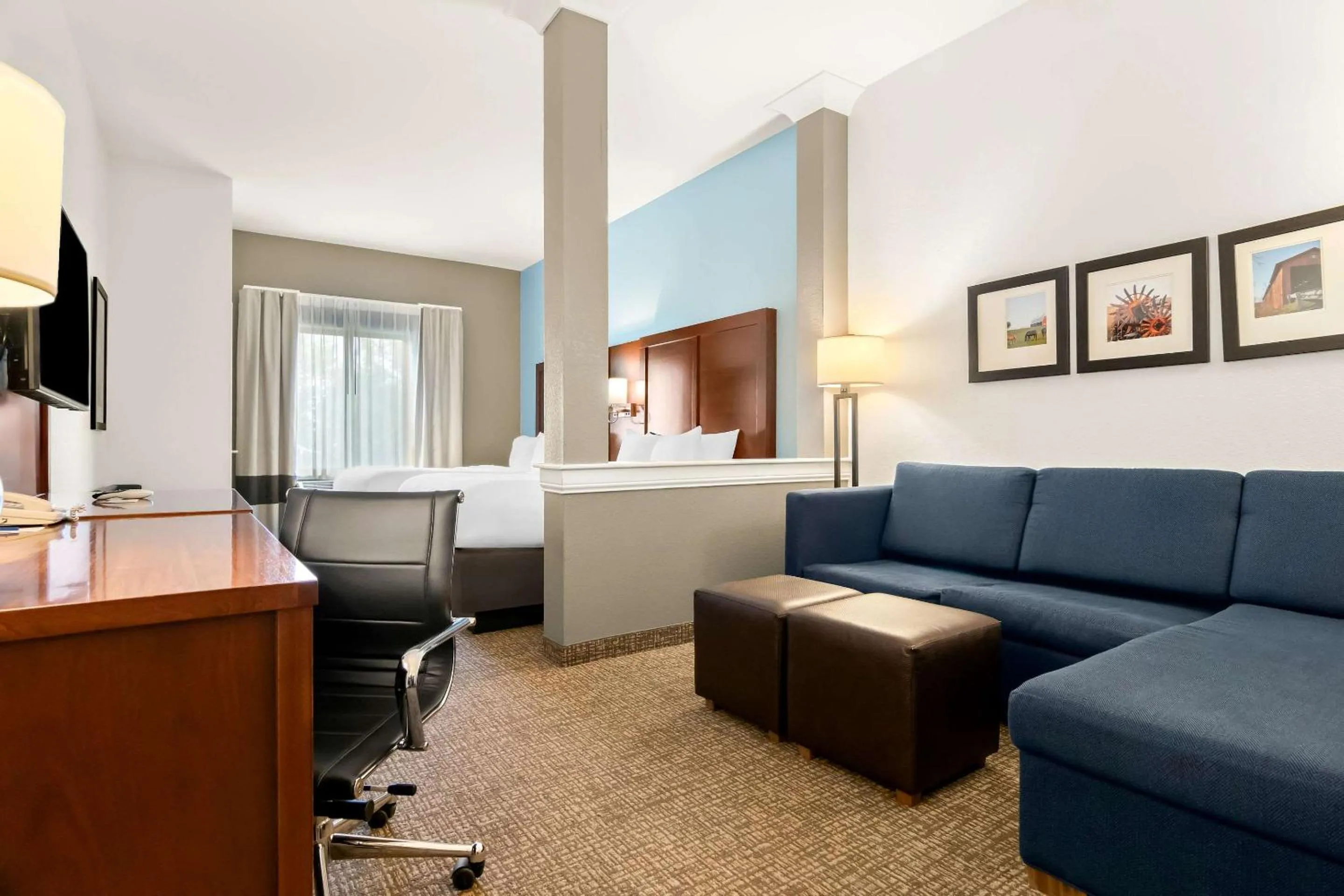 Bedroom in Comfort Suites Rensselaer near Fair Oaks