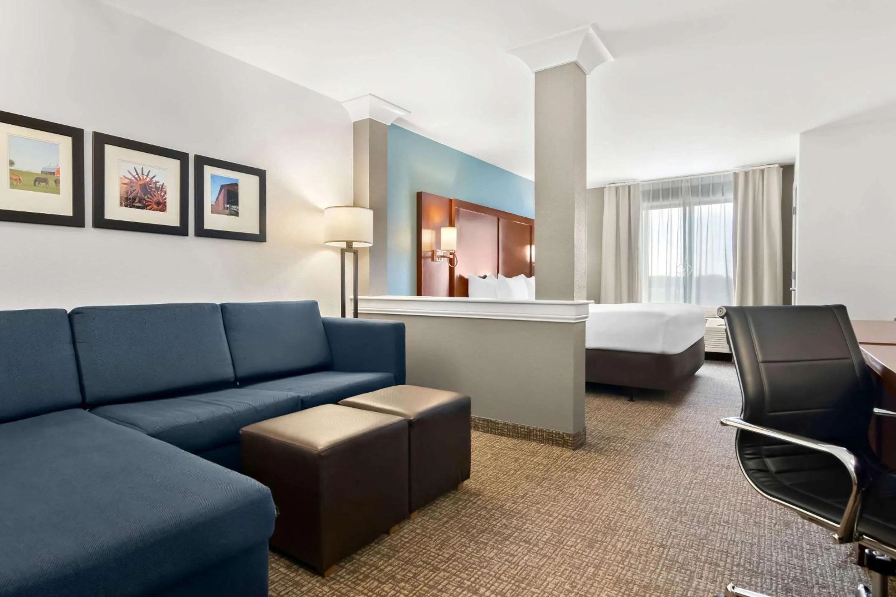 Bedroom in Comfort Suites Rensselaer near Fair Oaks