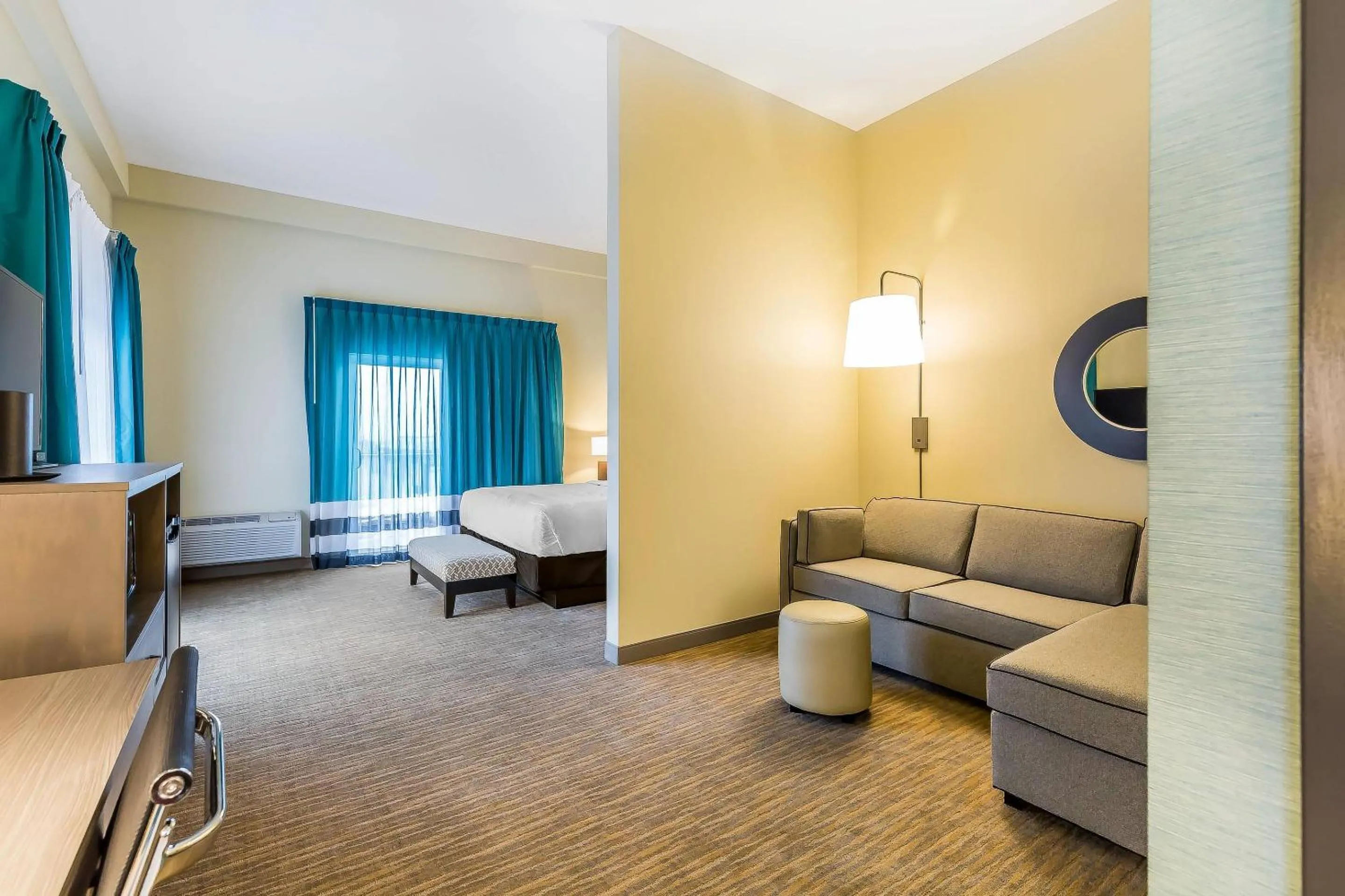 Bedroom in Marina Bay Hotel & Suites, an Ascend Collection Hotel