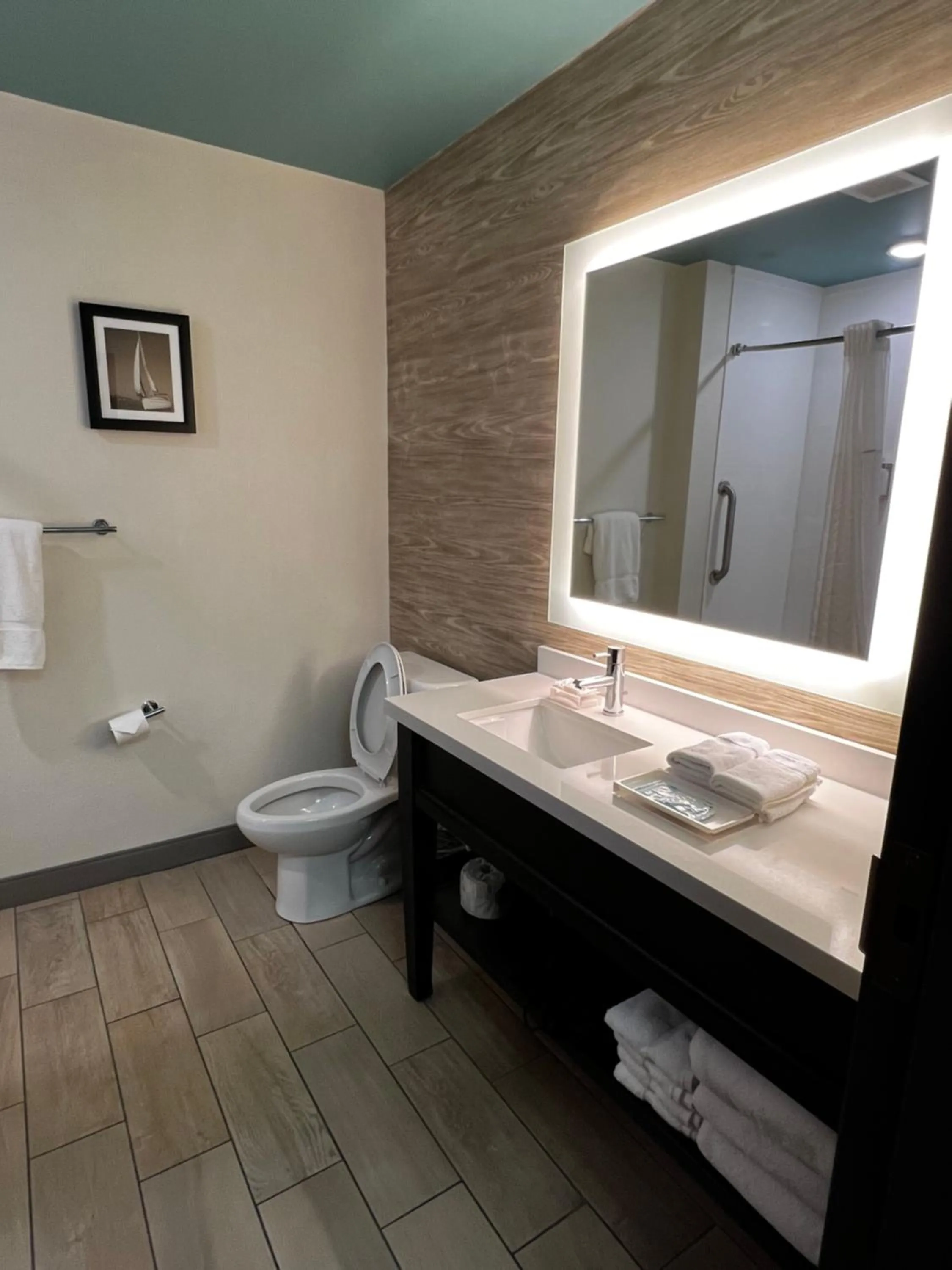 Bathroom in Marina Bay Hotel & Suites, an Ascend Collection Hotel