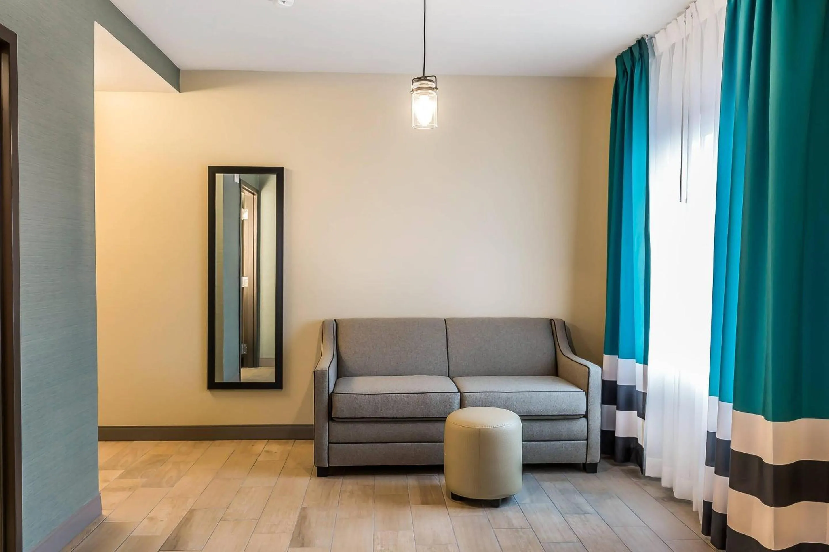 Bedroom in Marina Bay Hotel & Suites, an Ascend Collection Hotel