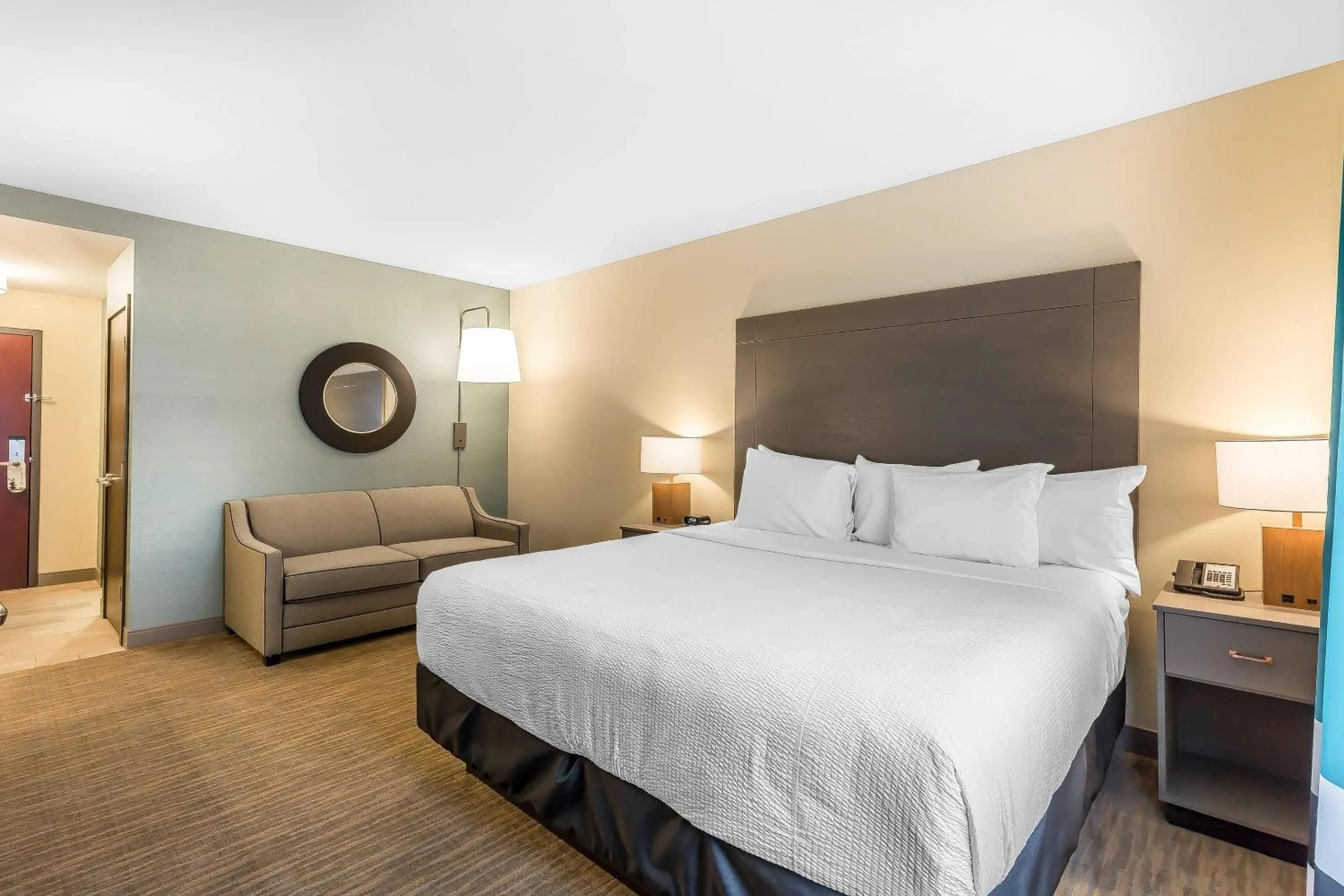 Bedroom, Bed in Marina Bay Hotel & Suites, an Ascend Collection Hotel