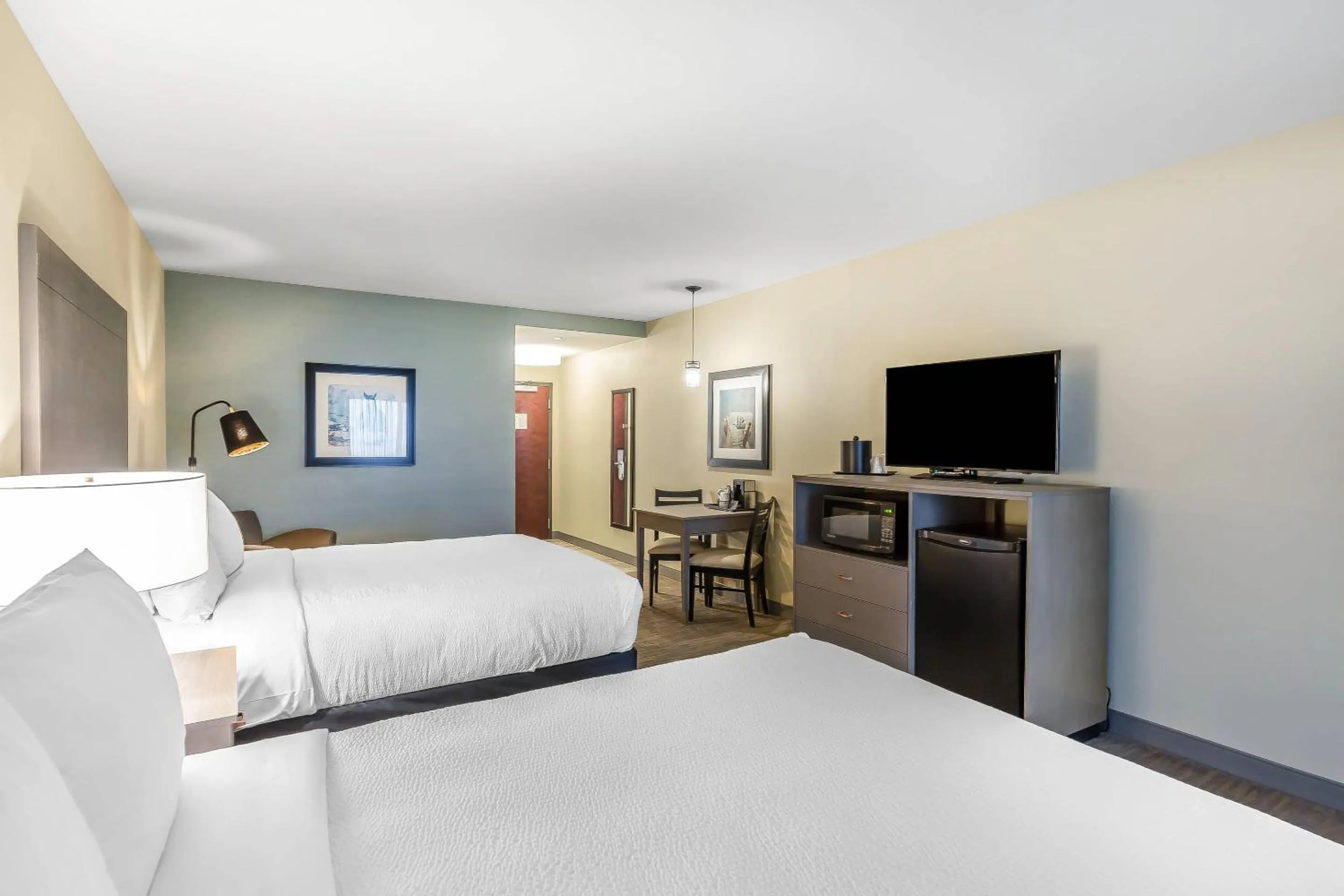 Bedroom, Bed in Marina Bay Hotel & Suites, an Ascend Collection Hotel