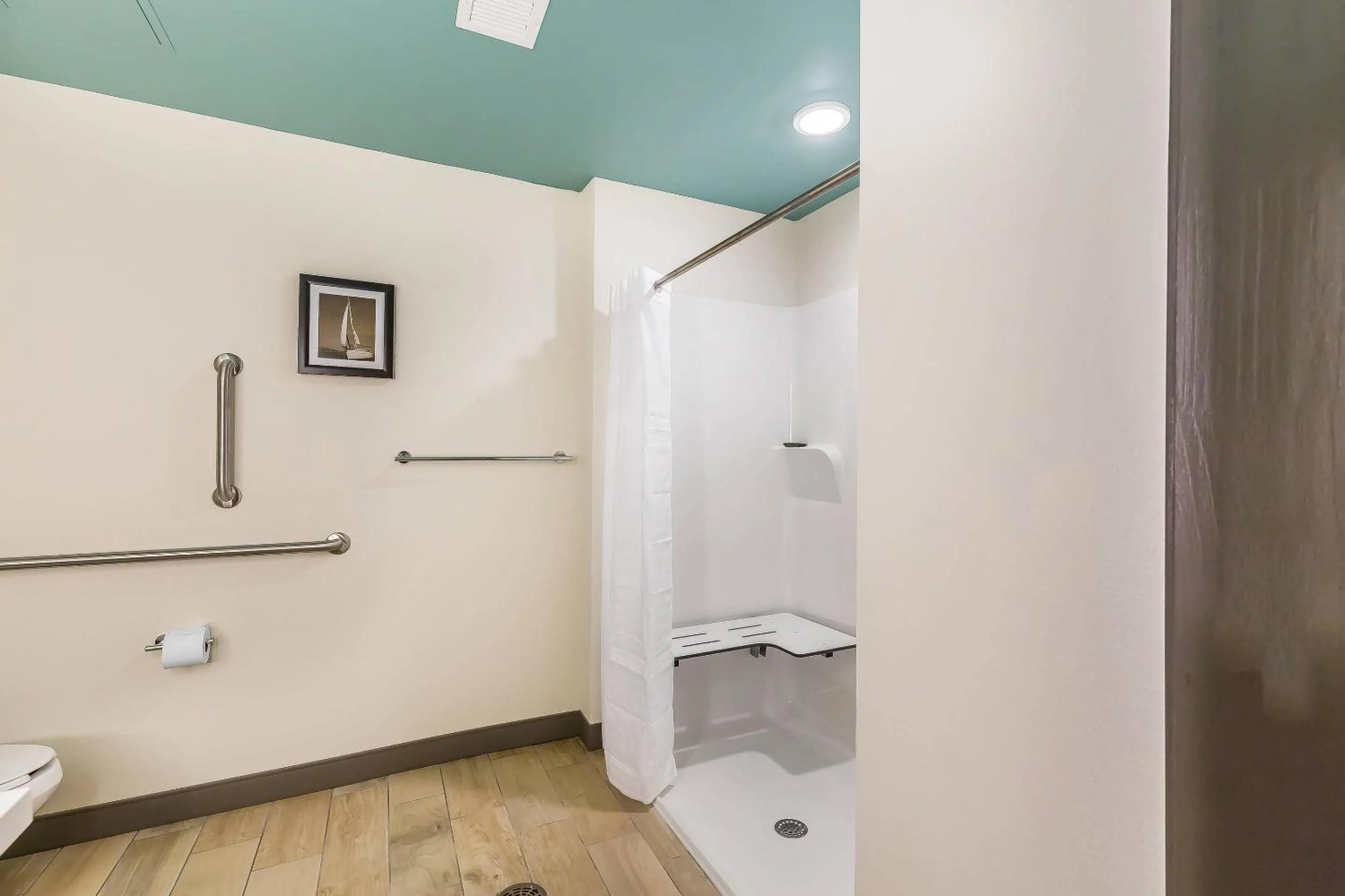 Bedroom in Marina Bay Hotel & Suites, an Ascend Collection Hotel