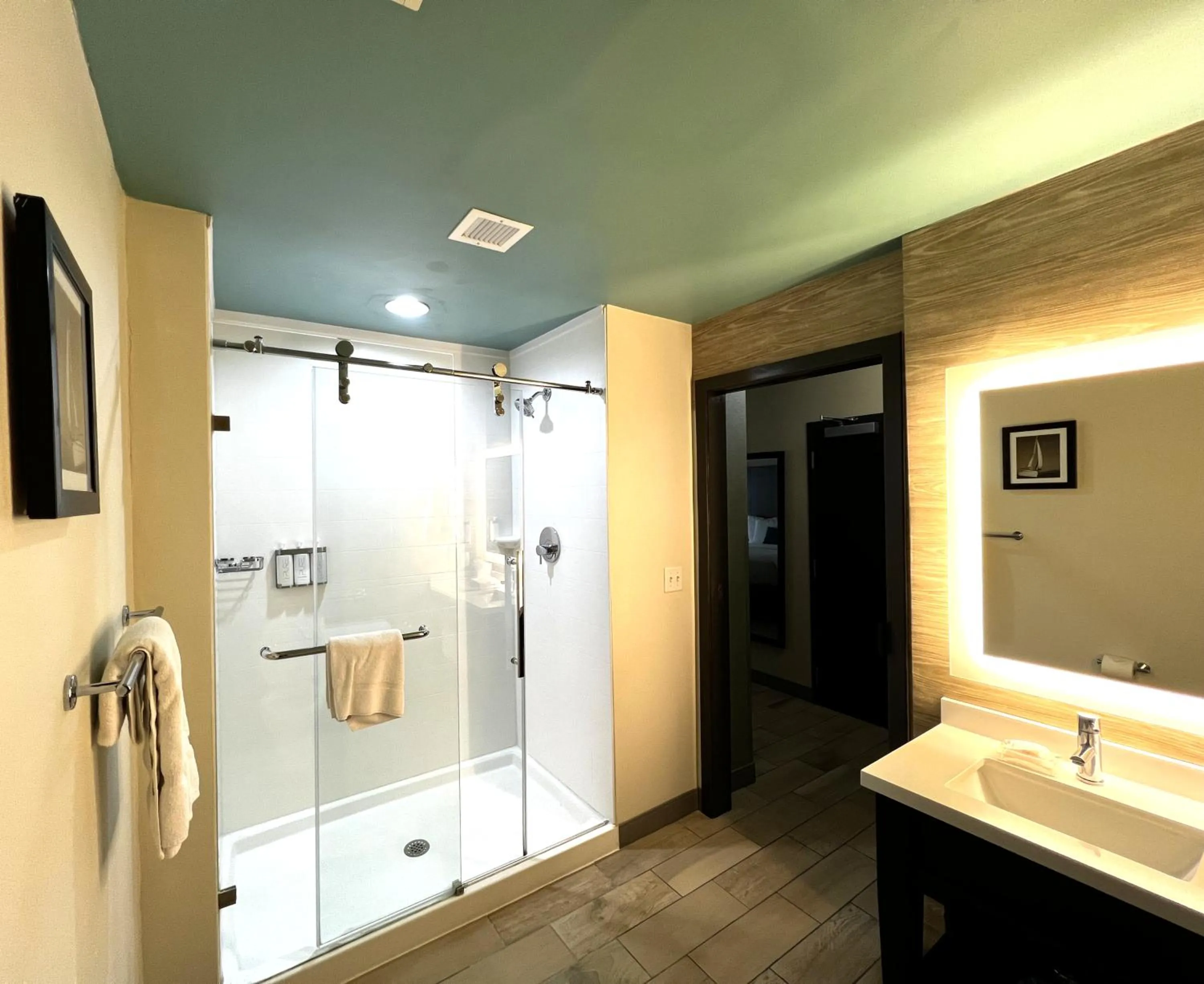 acessibility in Marina Bay Hotel & Suites, an Ascend Collection Hotel