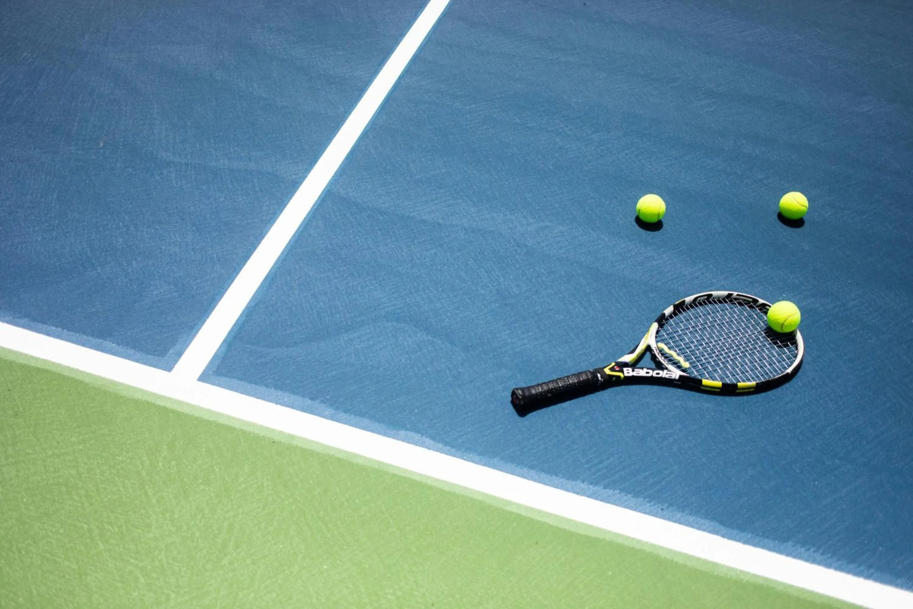 Tennis court in The Romanos, a Luxury Collection Resort, Costa Navarino