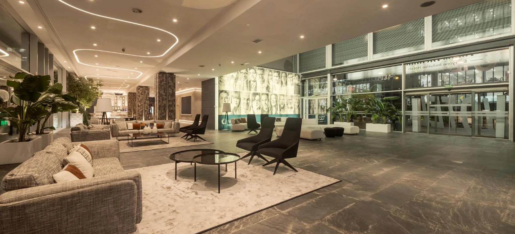 Lobby or reception in Ilunion Atrium