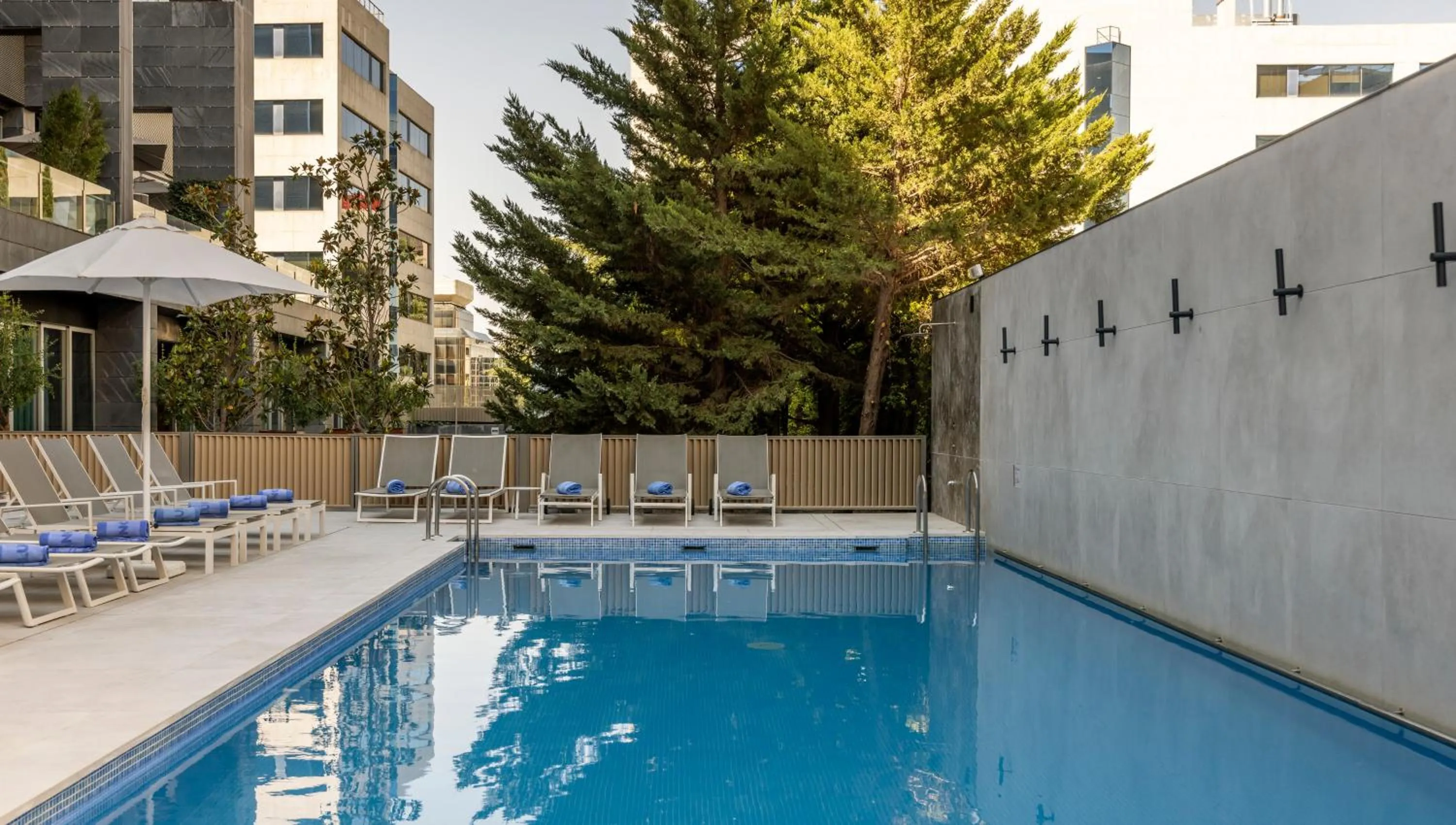 Swimming pool in Ilunion Atrium