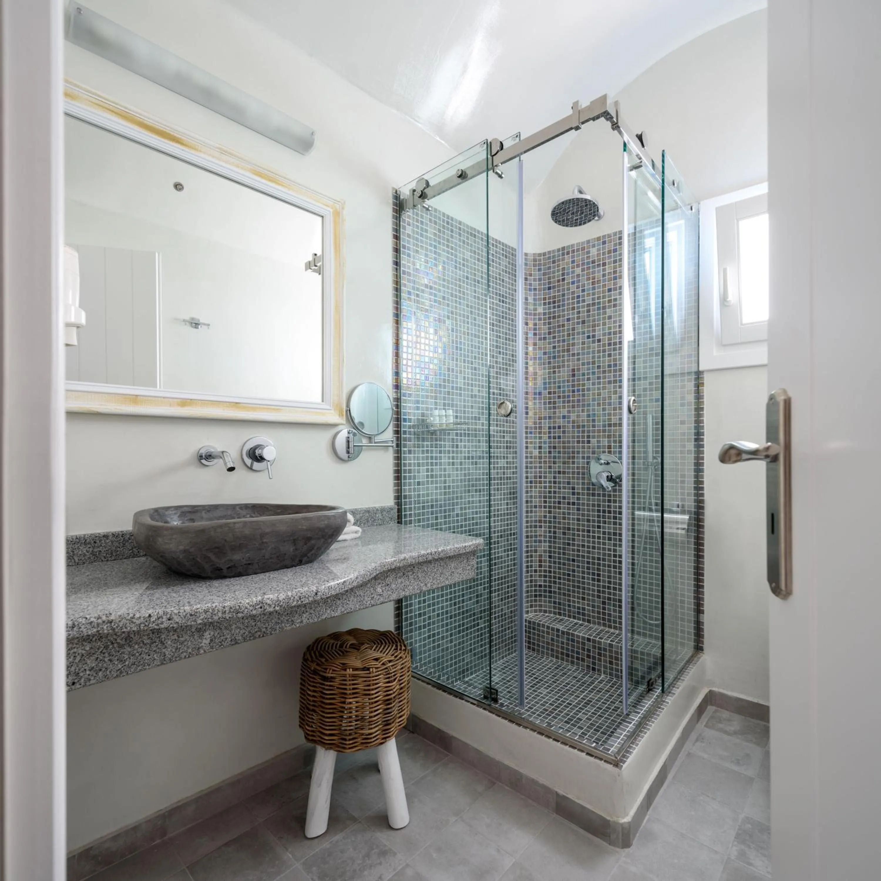 Vallas Apartments & Villas