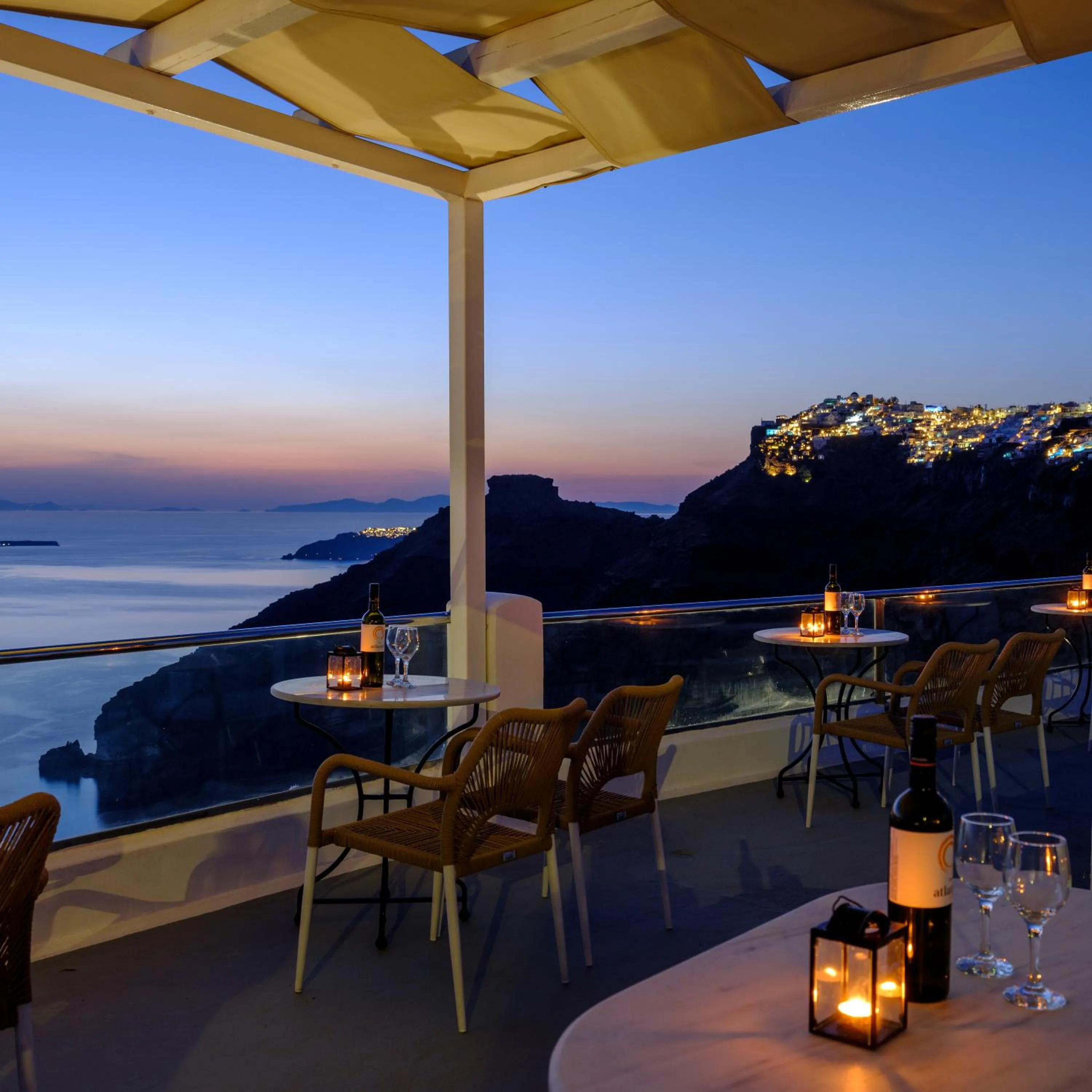 Restaurant/places to eat in Vallas Apartments & Villas