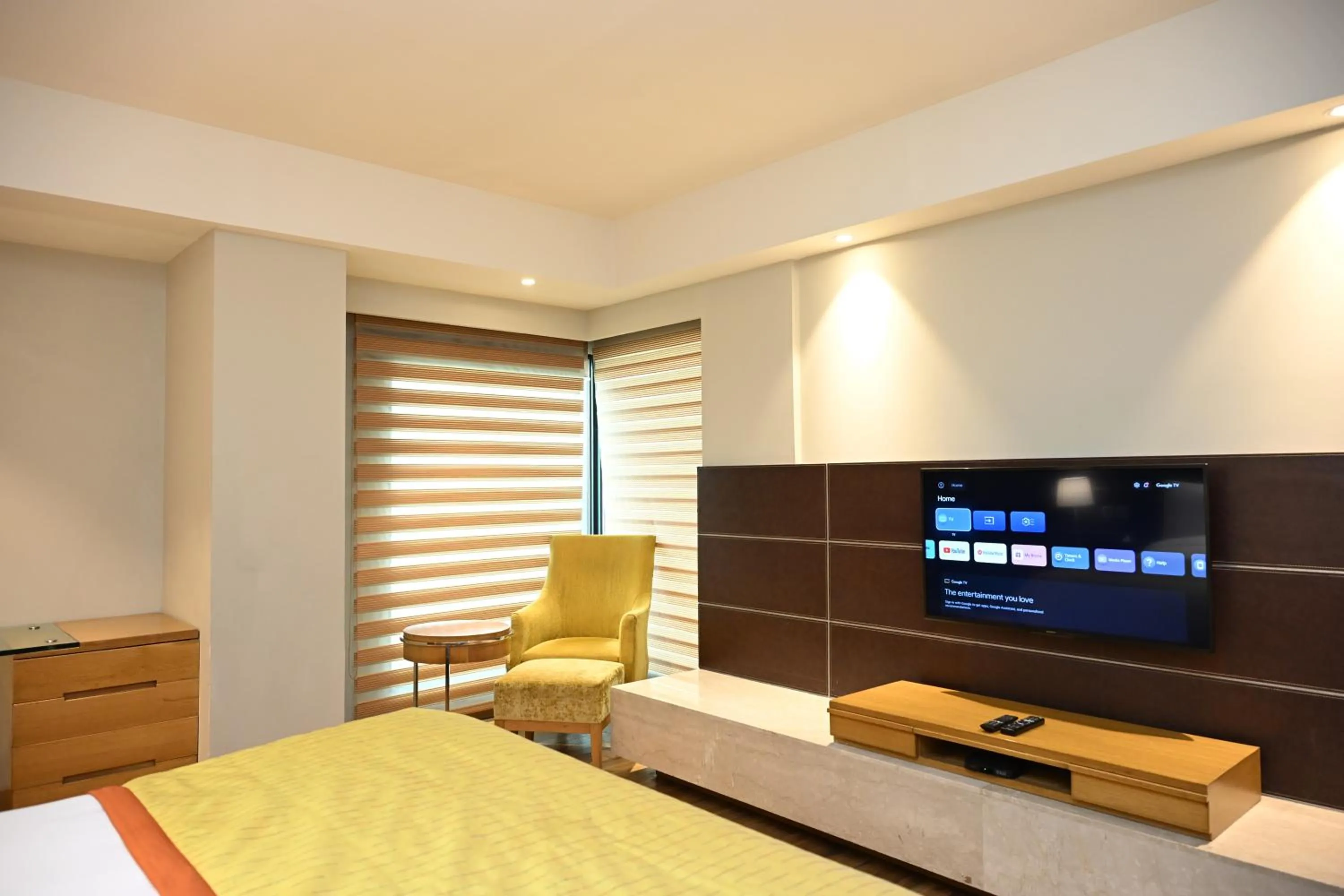 Bed in The LaLiT New Delhi