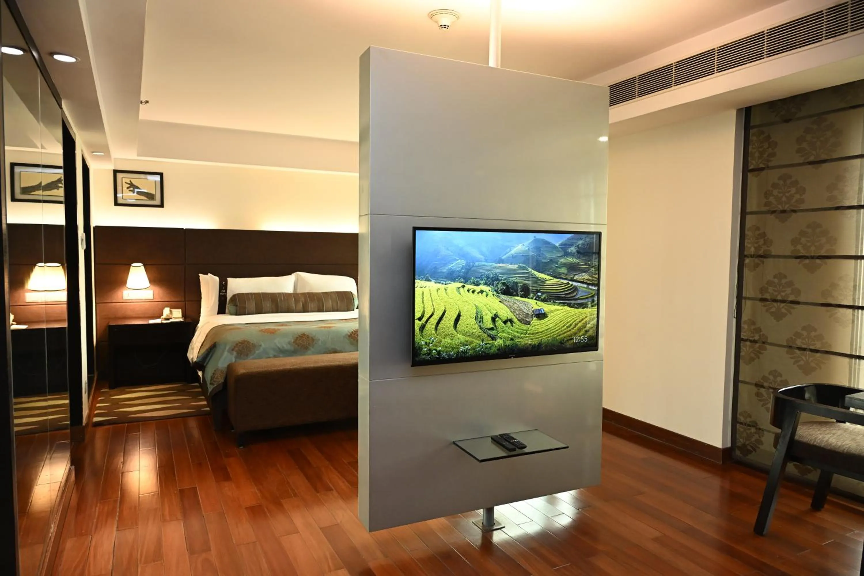 TV and multimedia, Bed in The LaLiT New Delhi