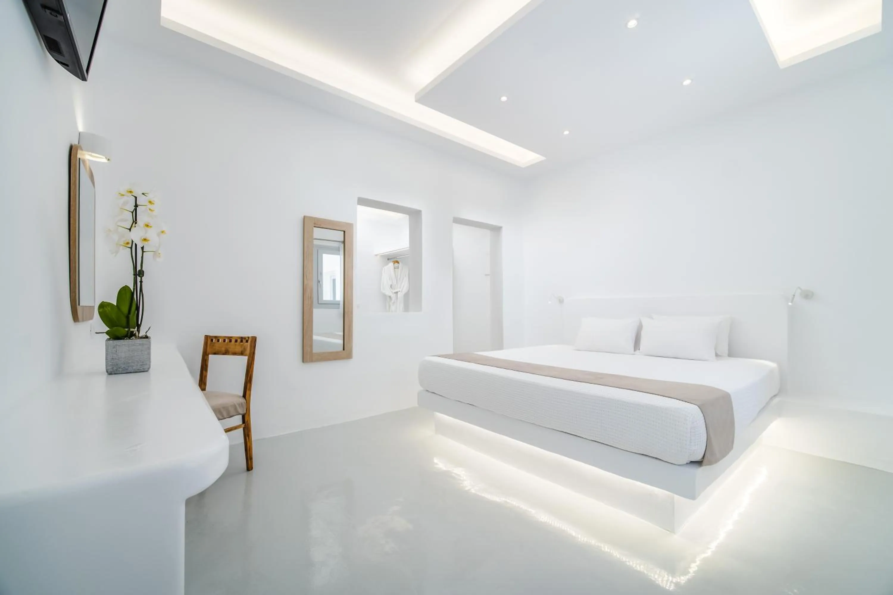 Photo of the whole room, Bed in Serenità Luxury Suites