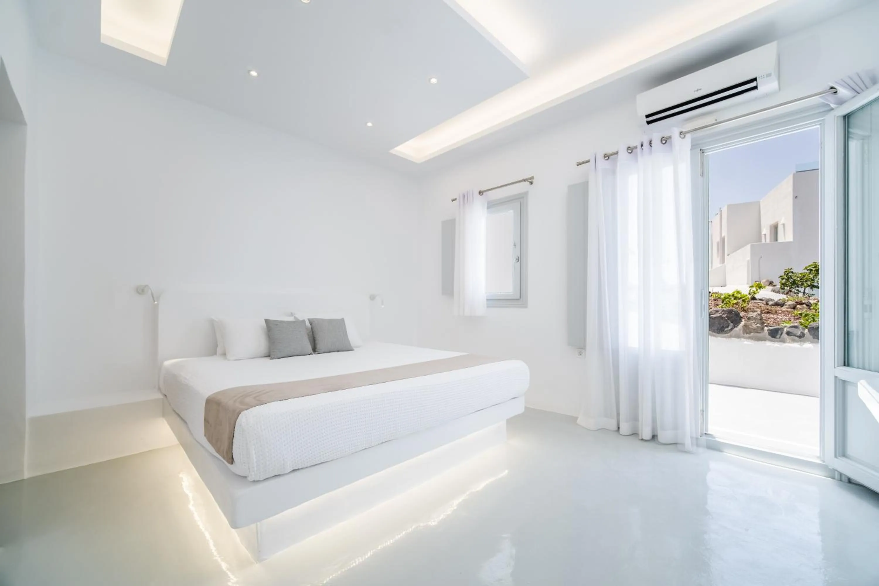 Photo of the whole room, Bed in Serenità Luxury Suites