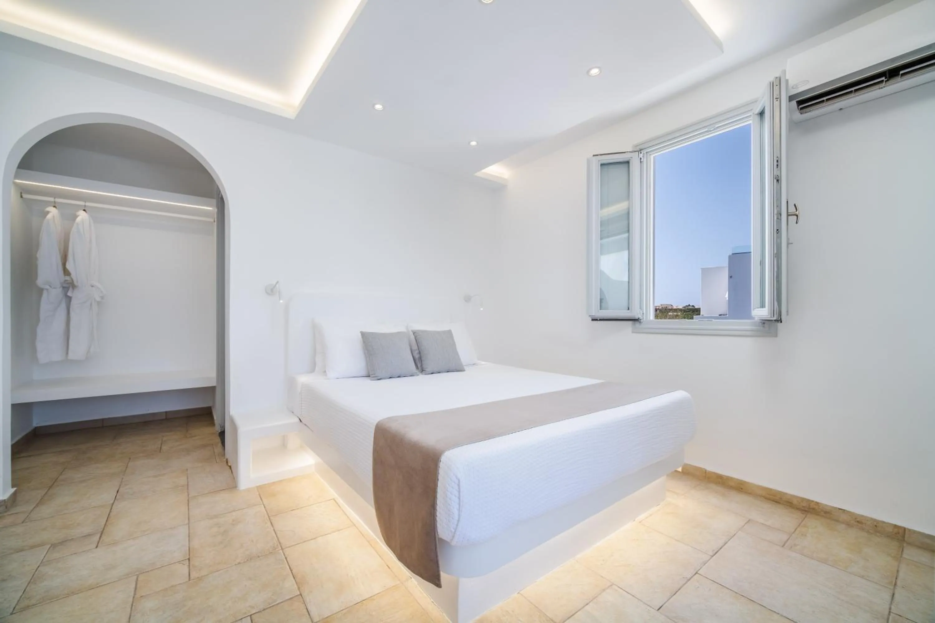 Photo of the whole room, Bed in Serenità Luxury Suites