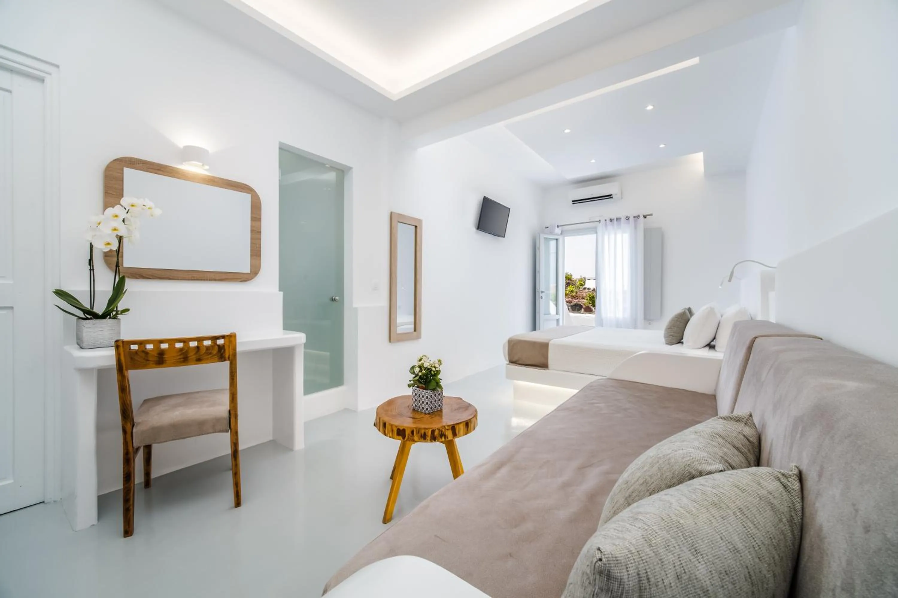 Photo of the whole room, Bed in Serenità Luxury Suites