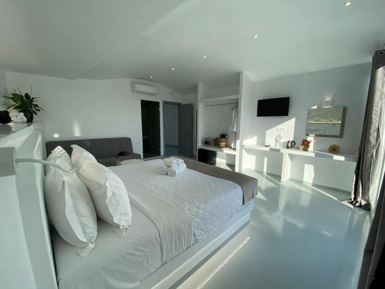 Bed in Serenità Luxury Suites