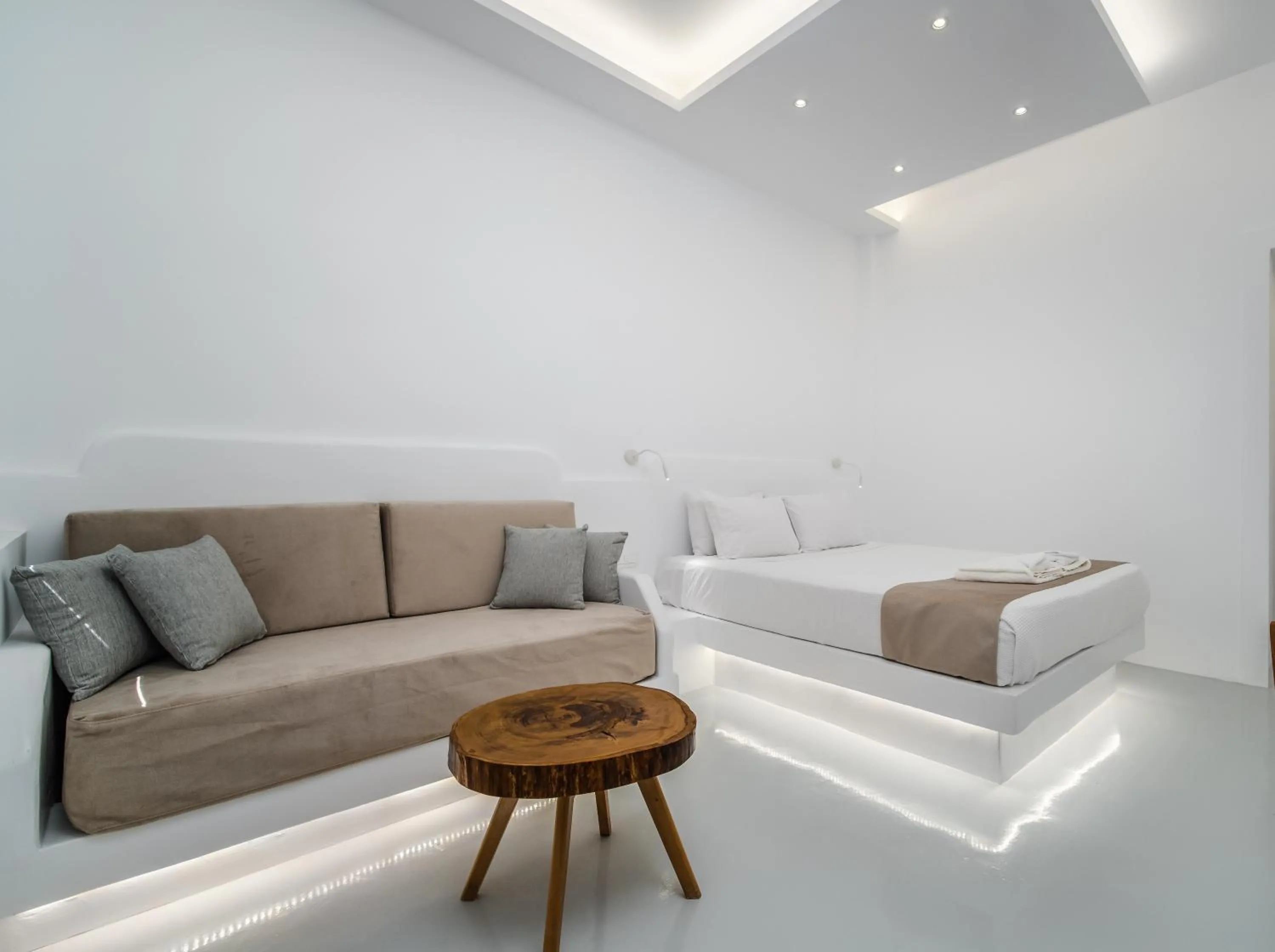 Seating area, Bed in Serenità Luxury Suites