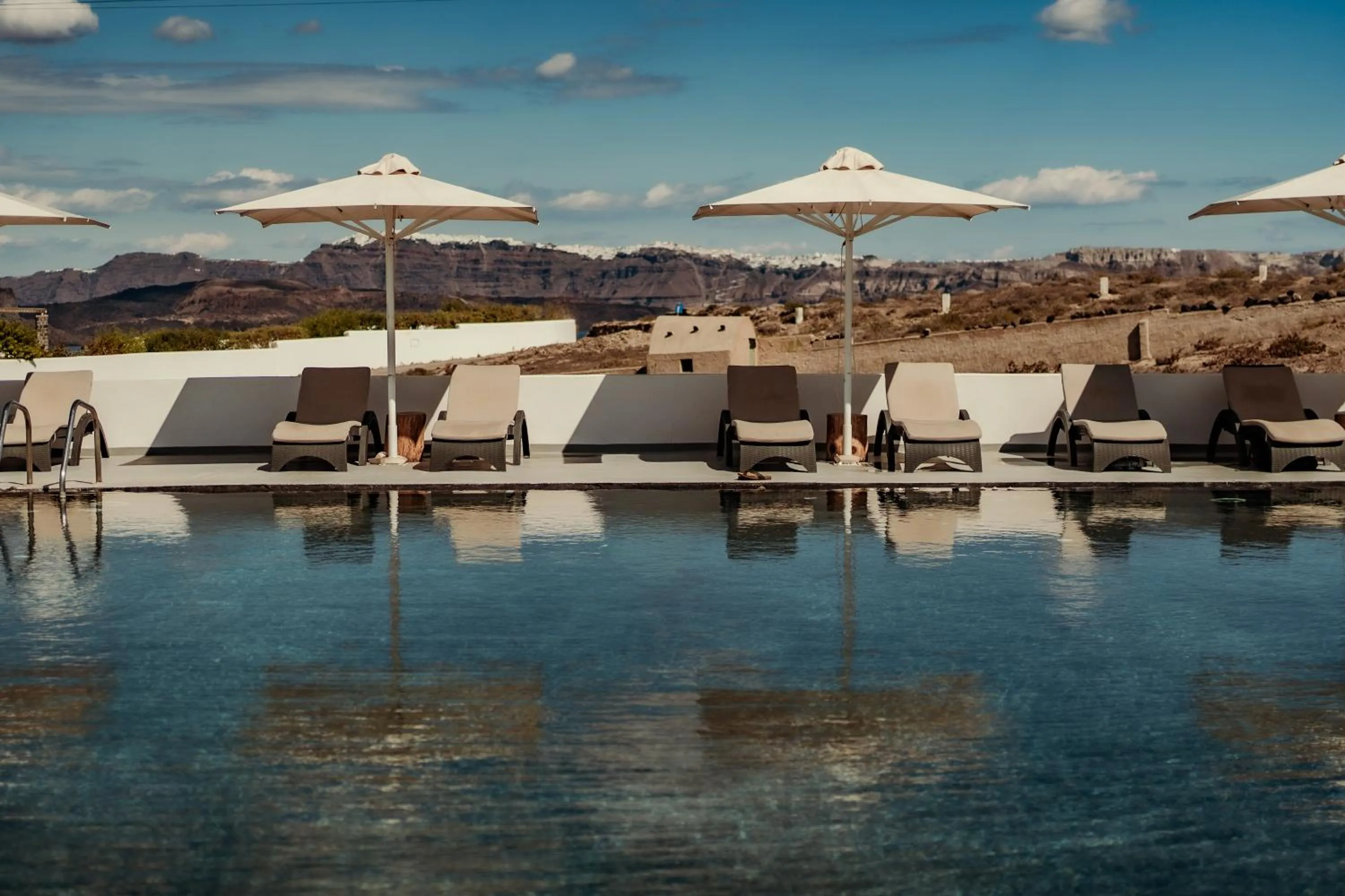 Swimming pool in Serenità Luxury Suites