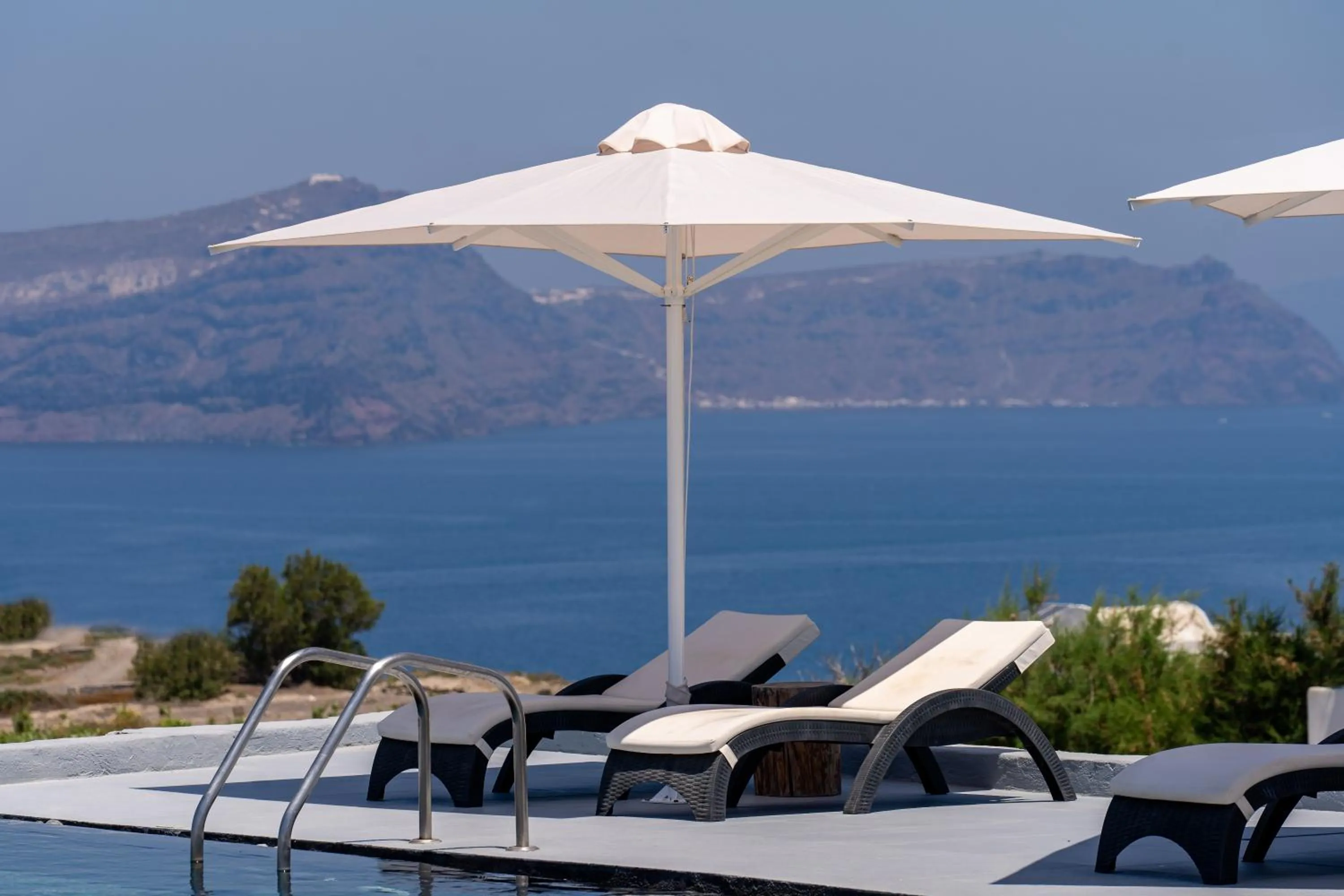 Swimming pool in Serenità Luxury Suites