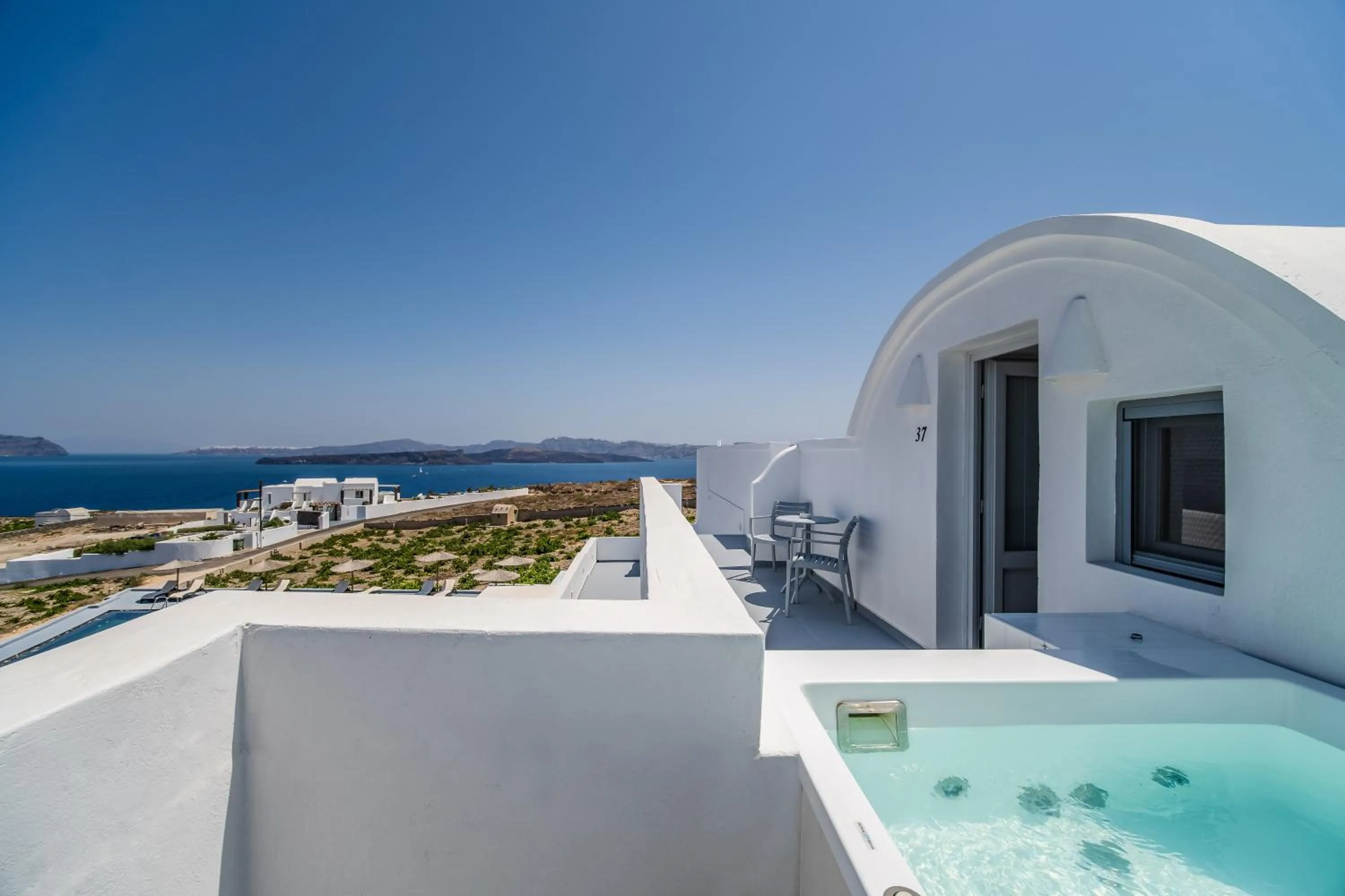 Hot Tub in Serenità Luxury Suites